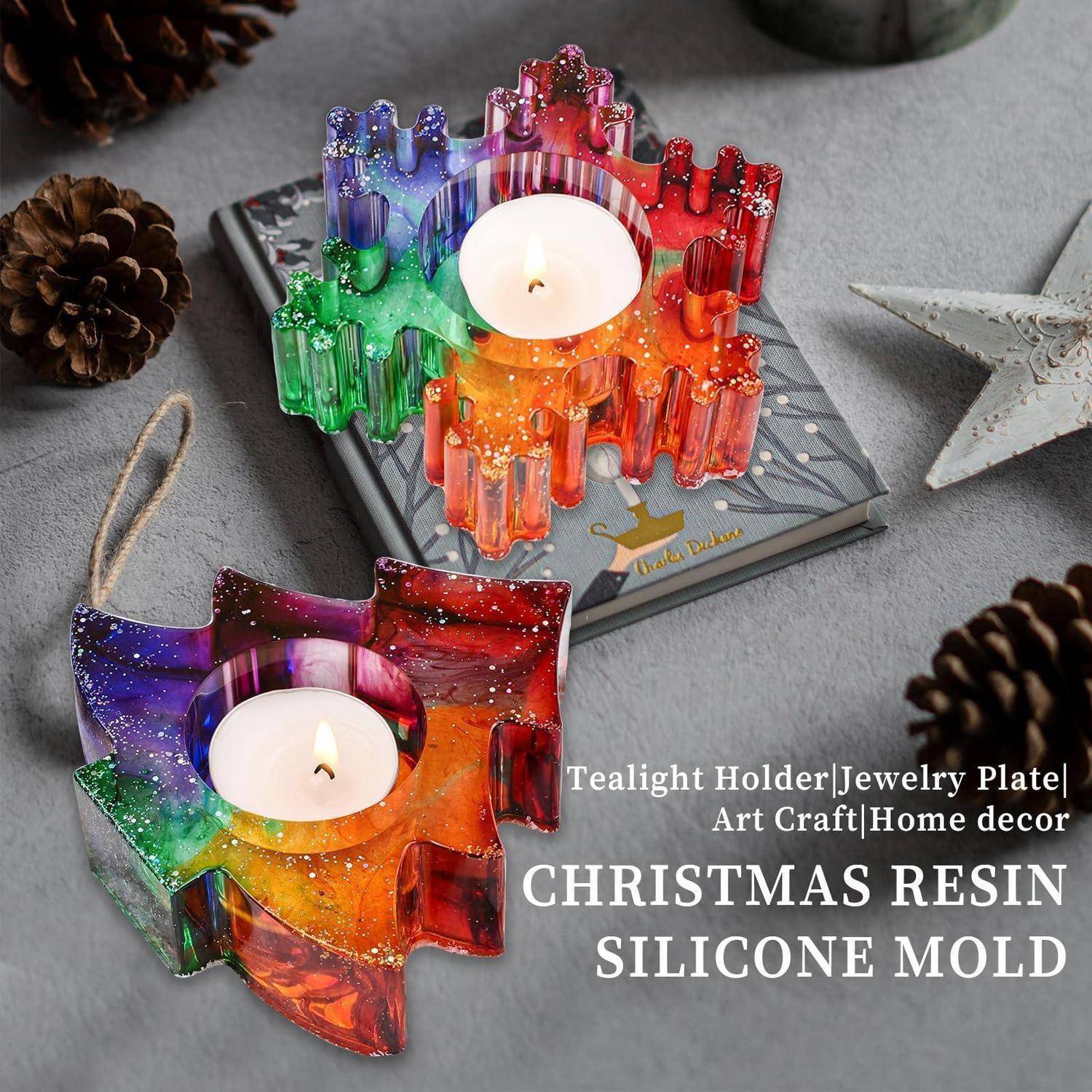 Farbenfrohe weihnachtsbaumartig geformte Harzkerzenhalter mit Teelichtern, die als fertiges Regenbogen-Bastelprojekt gezeigt werden; der Text lautet „WEIHNACHTS-HARZ-SILIKONFORM