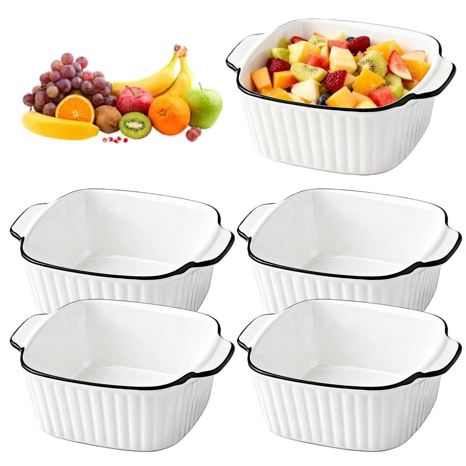 Weiße gerillte Keramik-Obstschüssel-Set: Eine Schüssel gefüllt mit gemischtem Obst und fünf leere Servierschüsseln auf weißem Hintergrund.