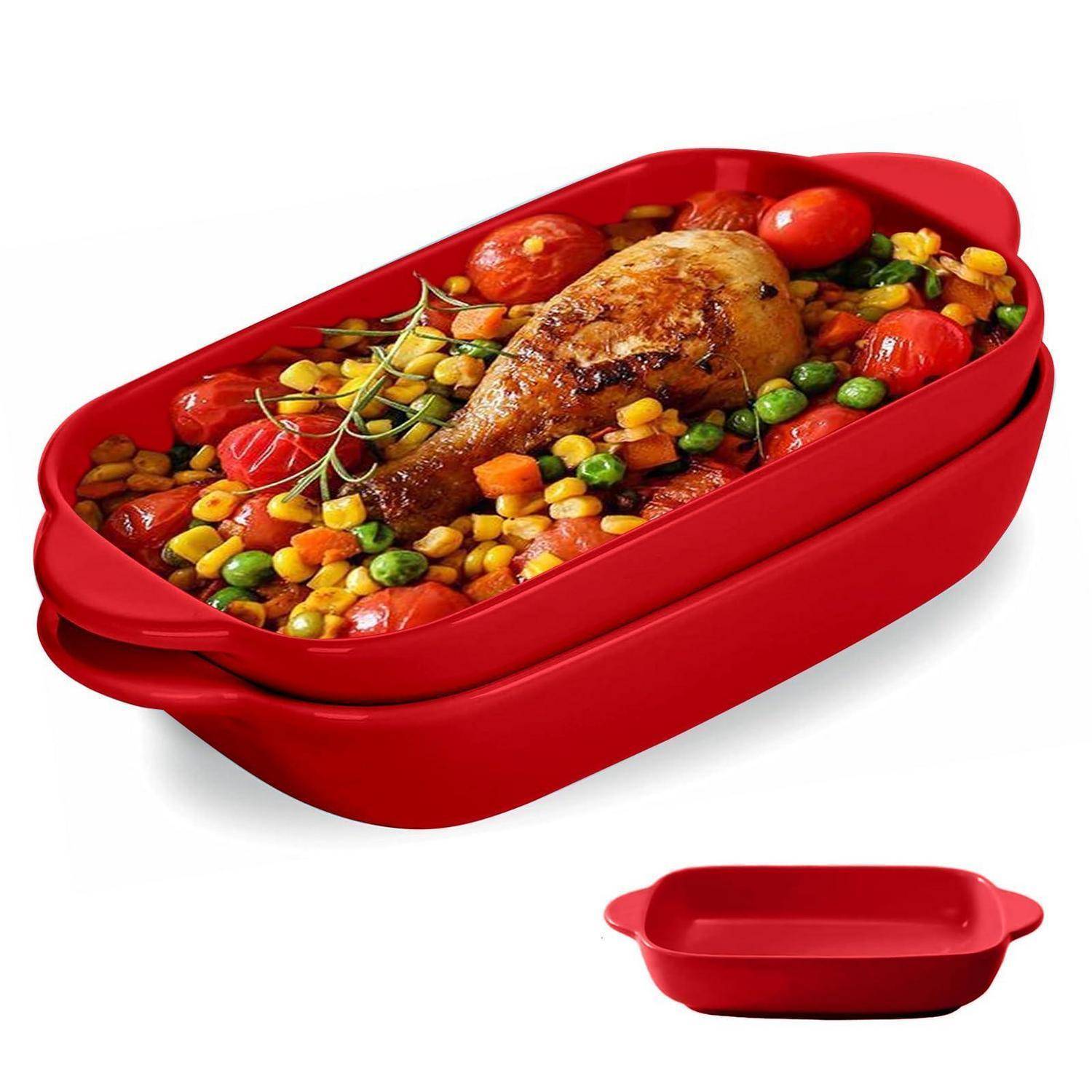 Rotes rechteckiges Auflaufschüssel mit gebratenem Hähnchen und Gemüse gezeigt, plus eine kleinere Detailansicht der leeren Schüssel.