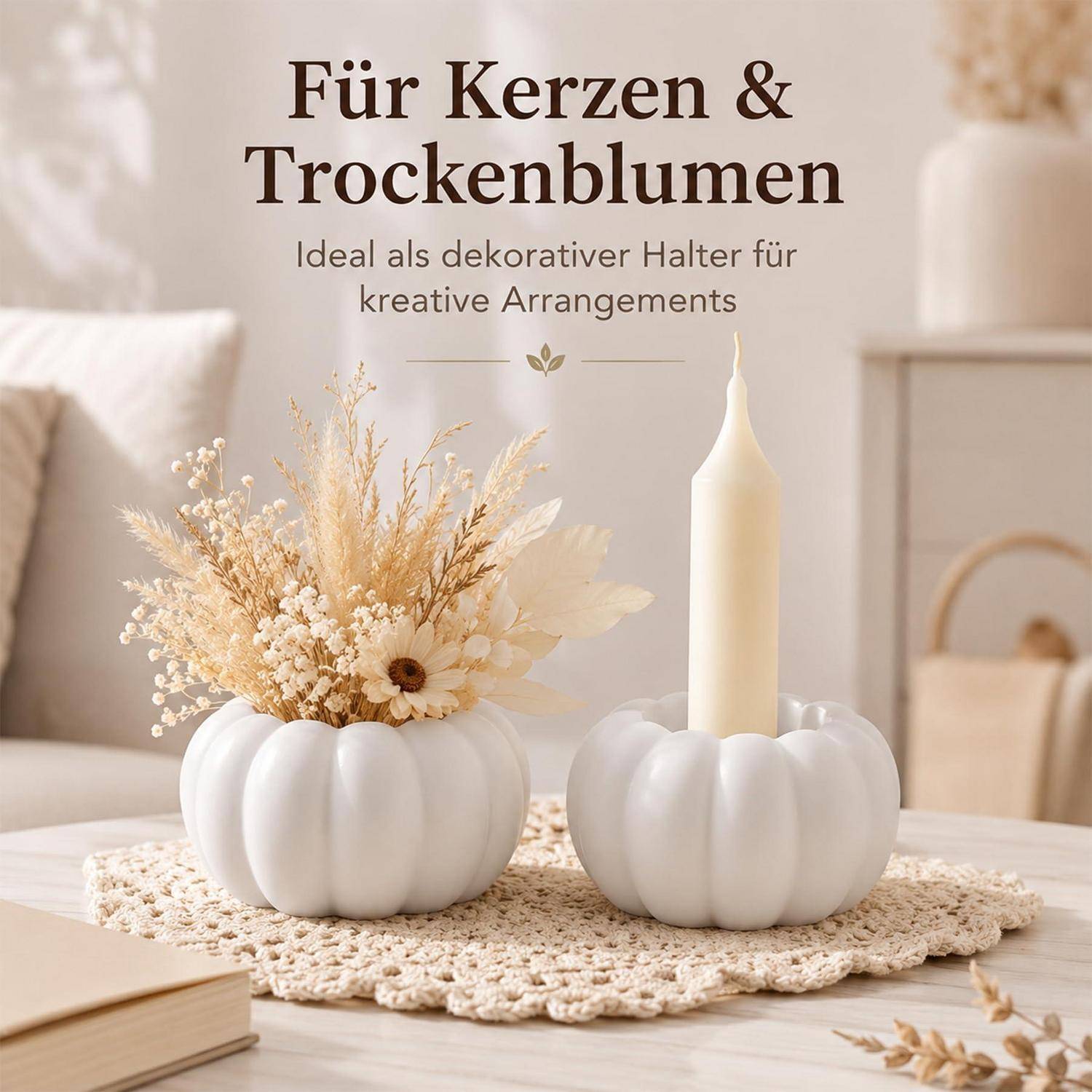 Werbebild von weißen kürbisförmigen Haltern auf einem Tisch, einer mit getrockneten Blumen gefüllt und einer mit einer Kerze, mit deutschem Text „Für Kerzen & Trockenblumen" und „Ideal als dekorativer Halter für kreative Arrangements"".