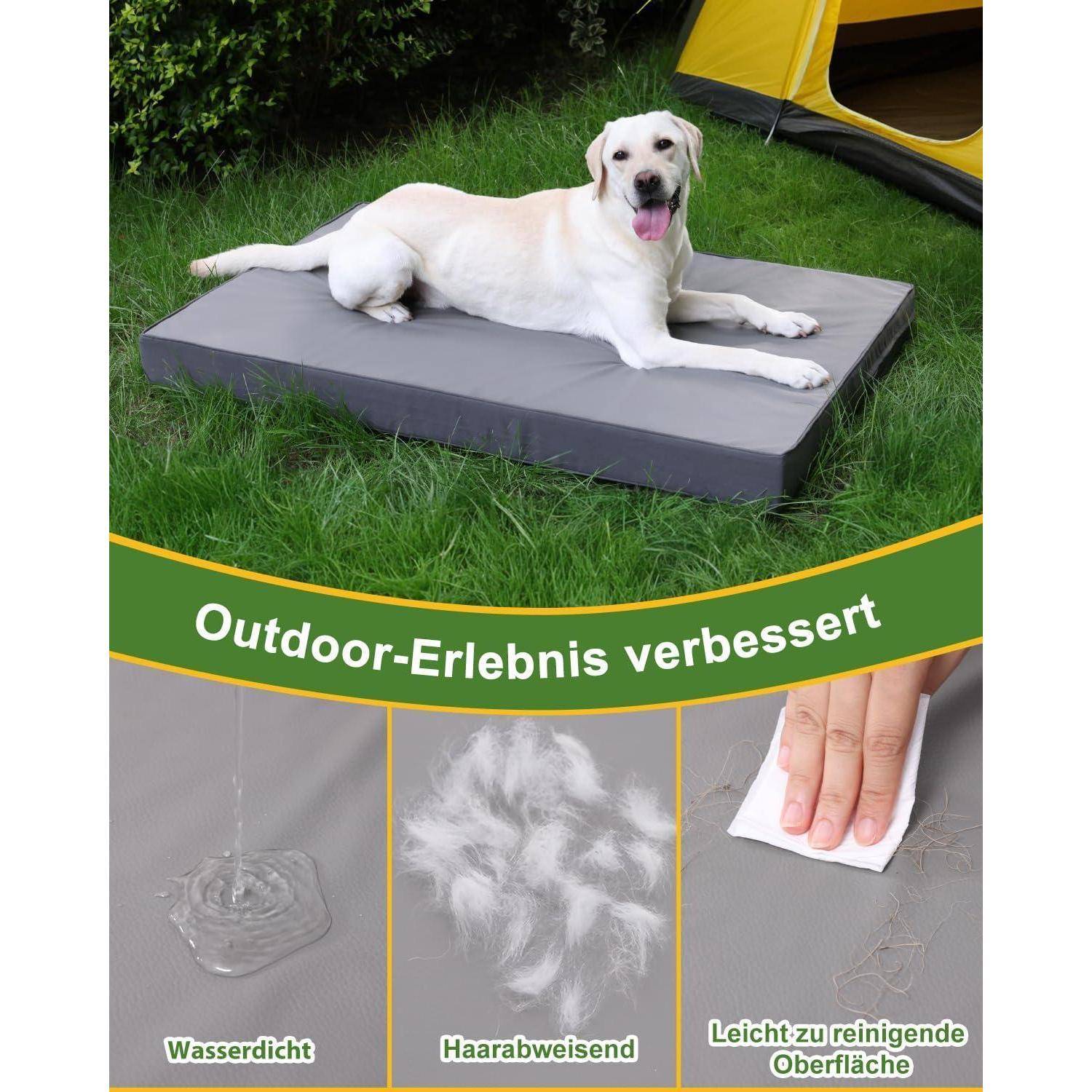 Weißer Hund liegt auf einer grauen Außenmatte auf Gras; der Text besagt, dass sie die Außennutzung verbessert, wasserdicht ist, Haare abweist und eine leicht zu reinigende Oberfläche hat.