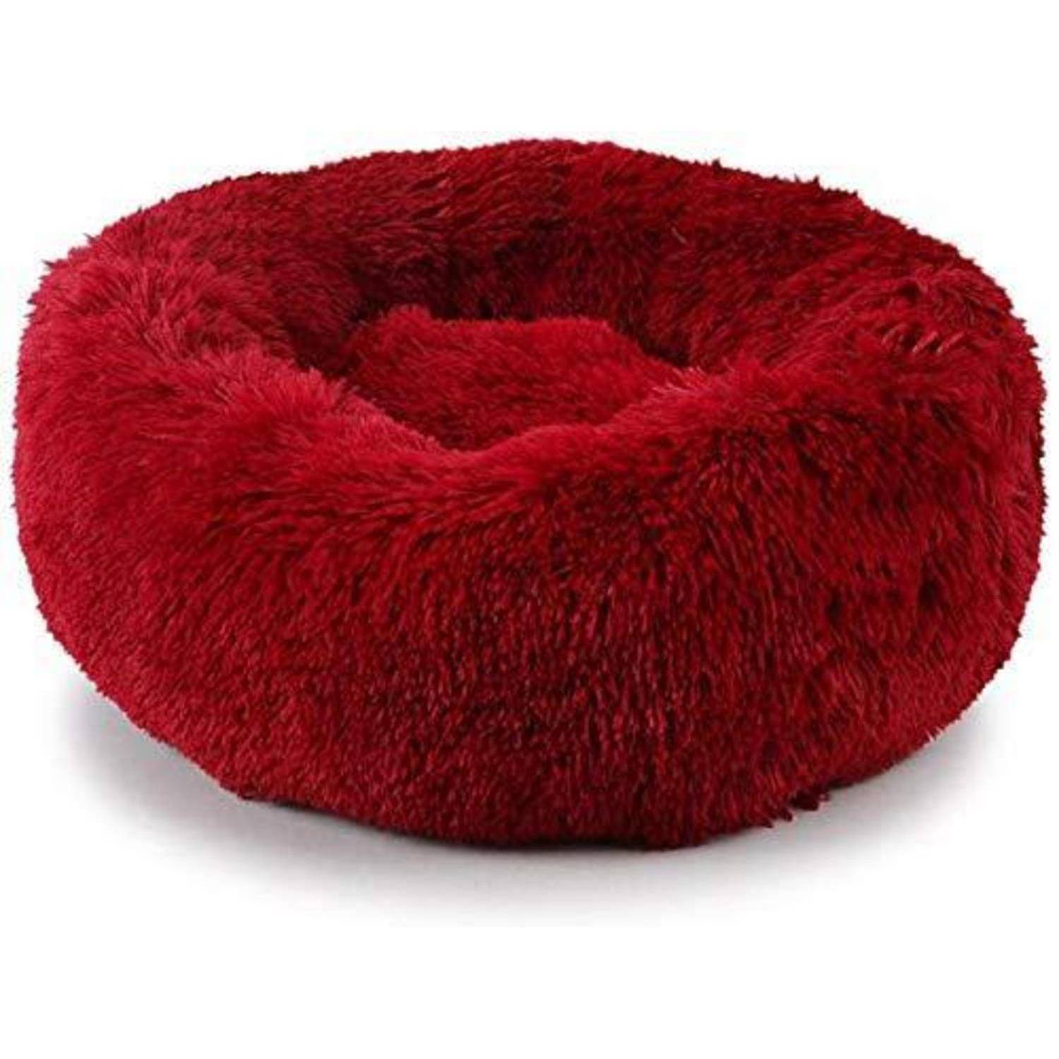 Rotes plüschiges rundes Haustierbett oder Kissen auf weißem Hintergrund.