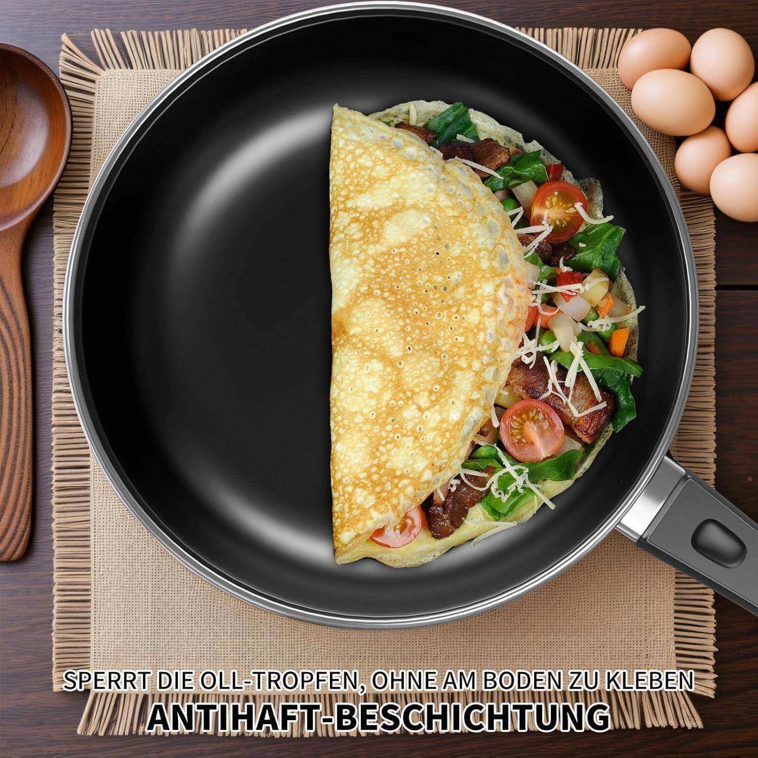 Übersichtsfoto einer Antihaftbratpfanne mit einem gefalteten Omelett oder Crepe gefüllt mit Gemüse und Fleisch, neben Eiern; deutscher Text bewirbt die Antihaftbeschichtung.