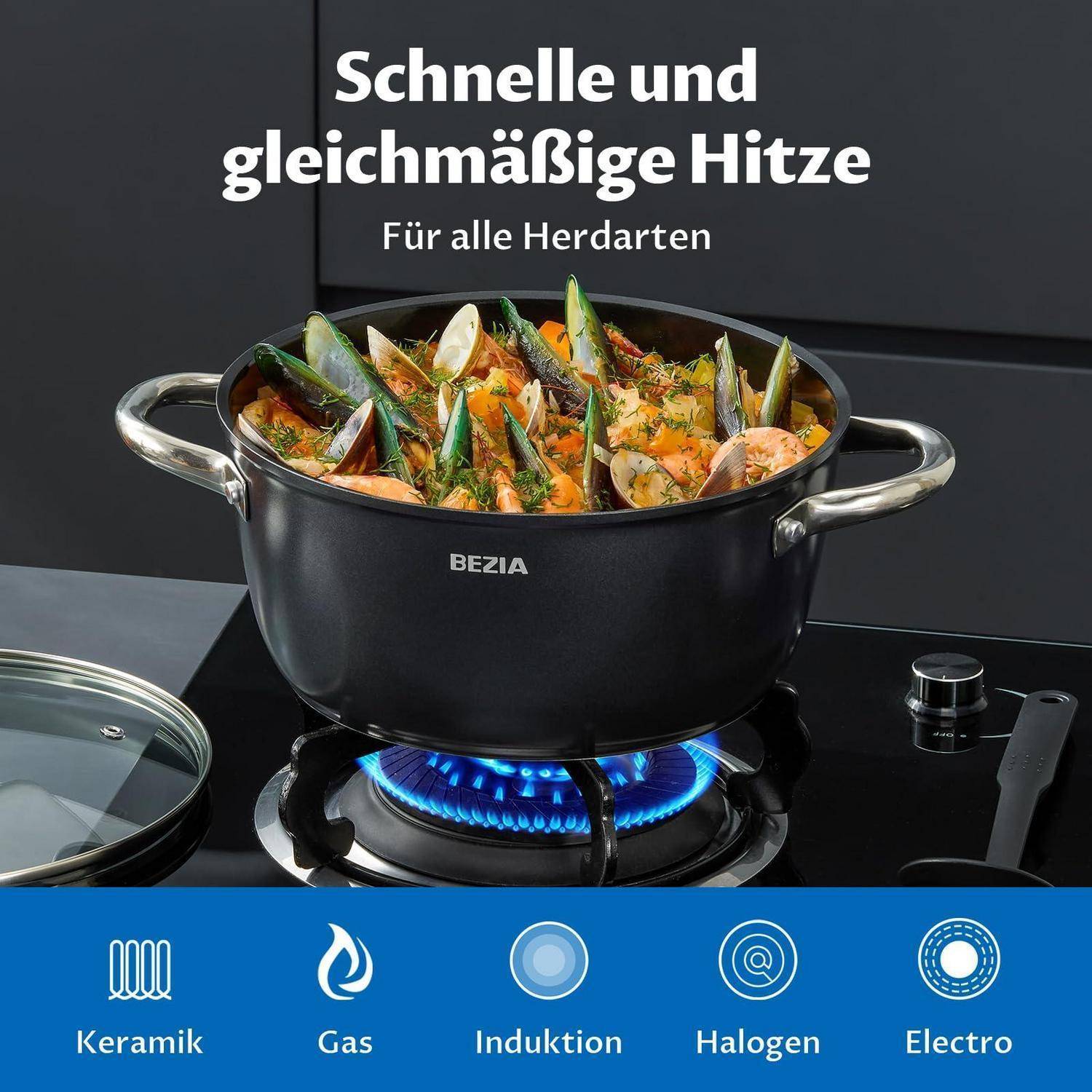 Schwarze BEZIA-Pfanne auf einem Gasherd mit dampfenden Meeresfrüchten; deutscher Text sagt „Schnelle und gleichmäßige Hitze" und „Für alle Herdarten"", zeigt, dass sie auf Keramik, Gas, Induktion, Halogen und Elektro funktioniert.