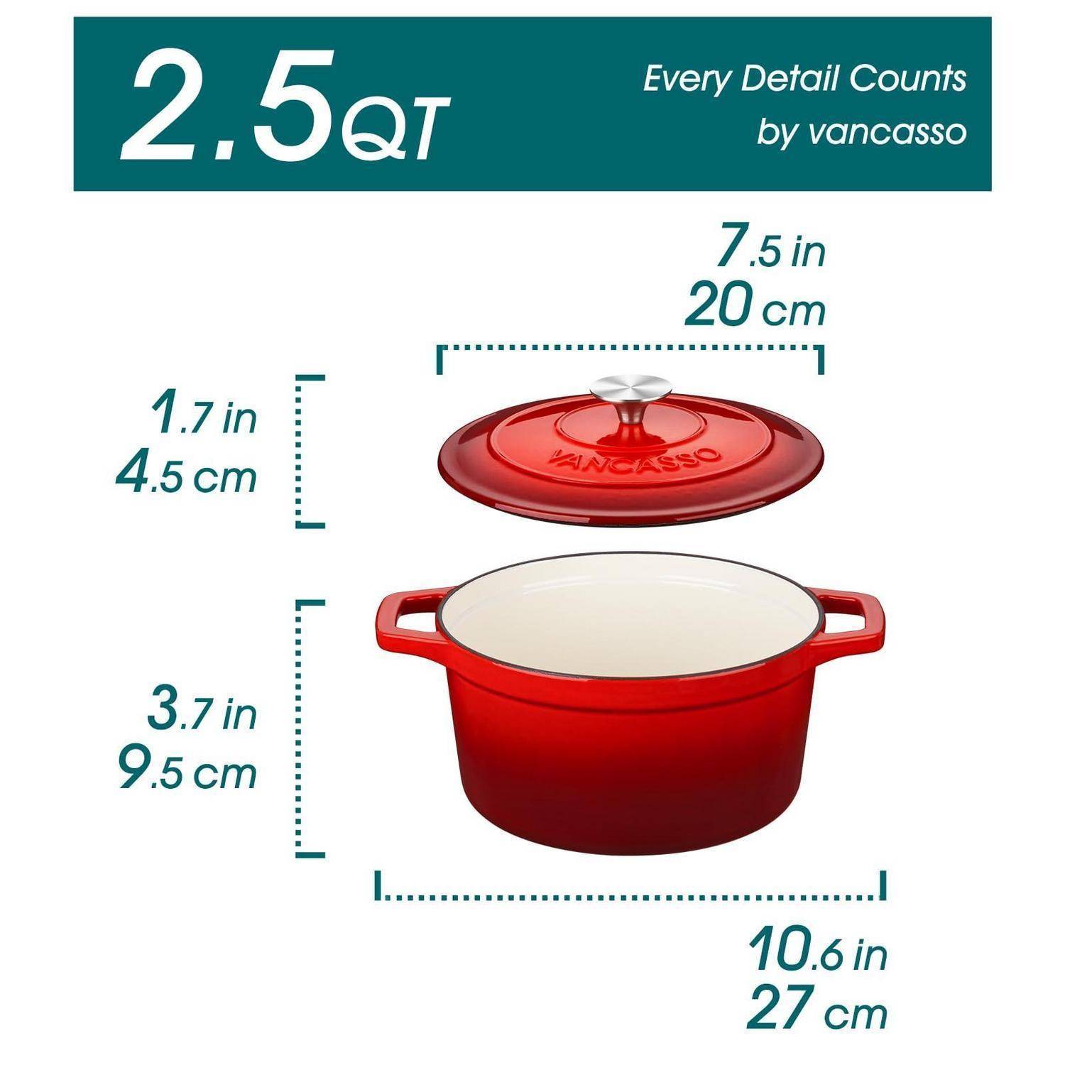Produktgrafik eines roten 2,5-Quart-Topfes von Van Casso mit Deckel, zeigt Abmessungen: 7,5 Zoll breit, 10,6 Zoll insgesamt mit Griffen, 3,7 Zoll Topfhöhe, 1,7 Zoll Deckeltiefe.