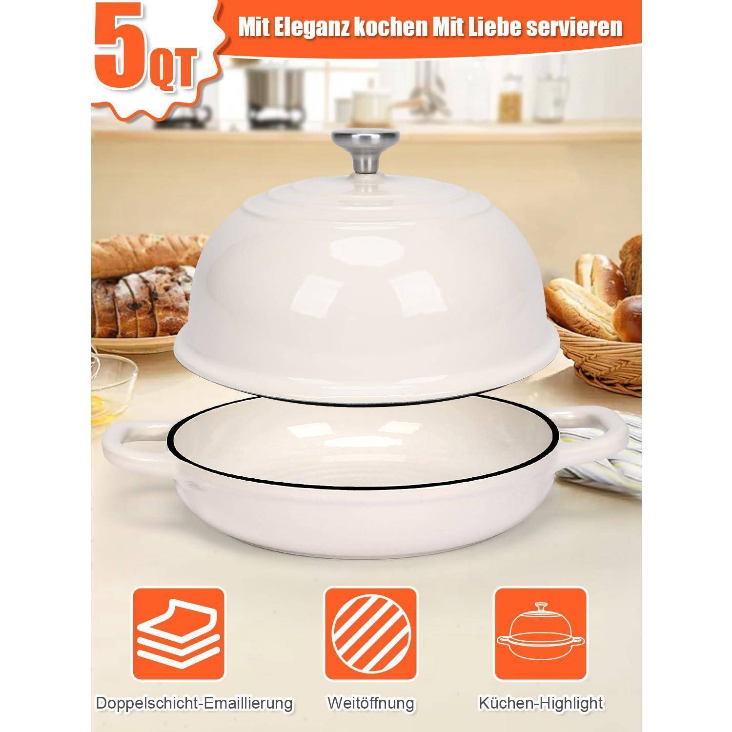 Weißes Servierschüssel mit Deckel und Griffen auf einem Küchentisch, mit der Bezeichnung „5QT" und „Mit Eleganz kochen Mit Liebe servieren""; Symbole weisen auf doppelte Emaillebeschichtung, breite Öffnung und Küchen-Highlight hin.