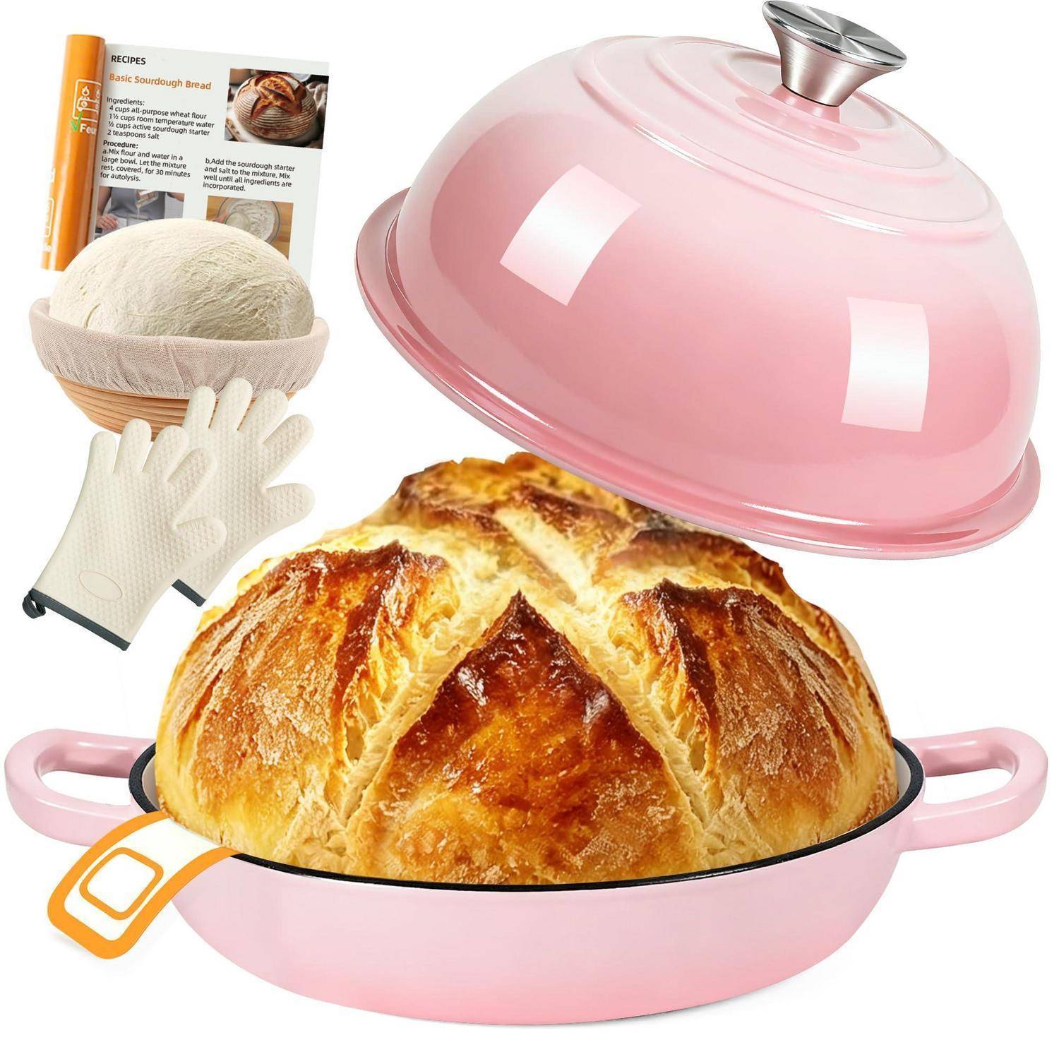Rosa emaillierter niederländischer Ofen mit gebackenem rundem Brot, gezeigt mit Deckel, Ofenhandschuhen, Teigschüssel und Rezeptheft als Backset.