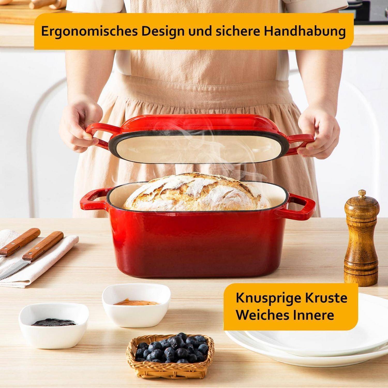 Person hebt den Deckel von einer roten Bratpfanne mit Brot ab; deutsche Beschriftungen sagen „Ergonomisches Design und sichere Handhabung" und „Knusprige Kruste Weiches Innere"".