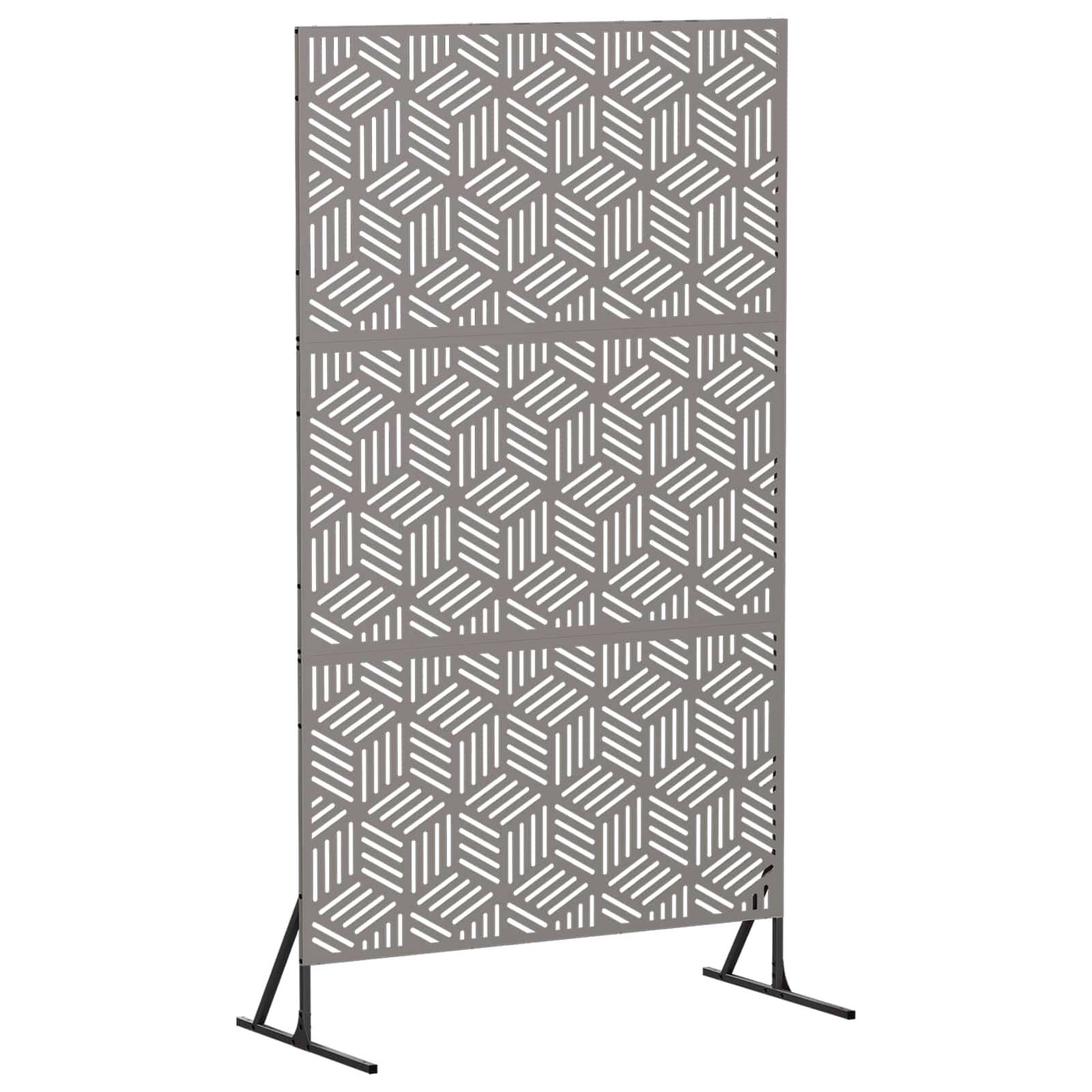 Freistehender grauer geometrischer Sichtschutz auf Metallfüßen mit sich wiederholendem Sechseck- und Linienmuster.
