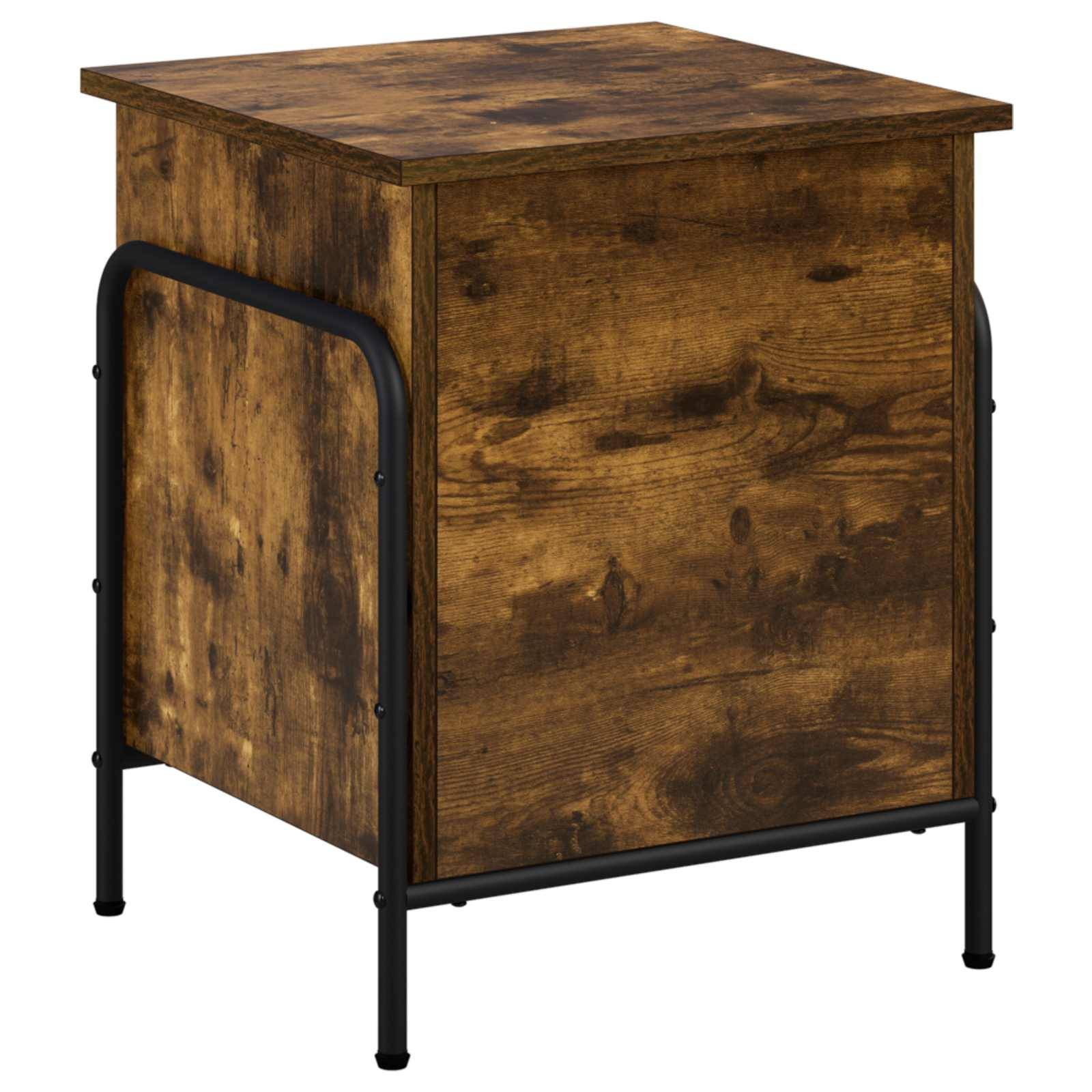Rustikaler Holzschrank mit dunklem Metallrahmen, vor einem einfachen weißen Hintergrund dargestellt.