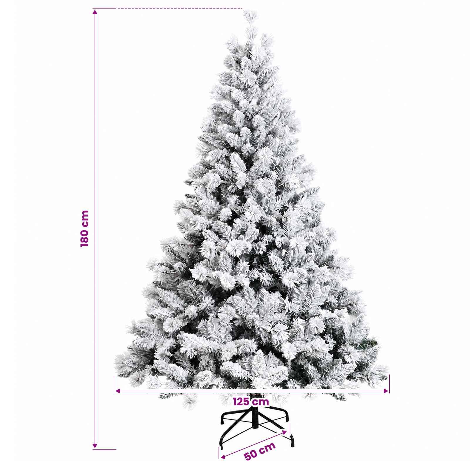Mit Schnee bedeckter künstlicher Weihnachtsbaum, 180 cm hoch und 125 cm breit, mit 50 cm Sockelbreite.