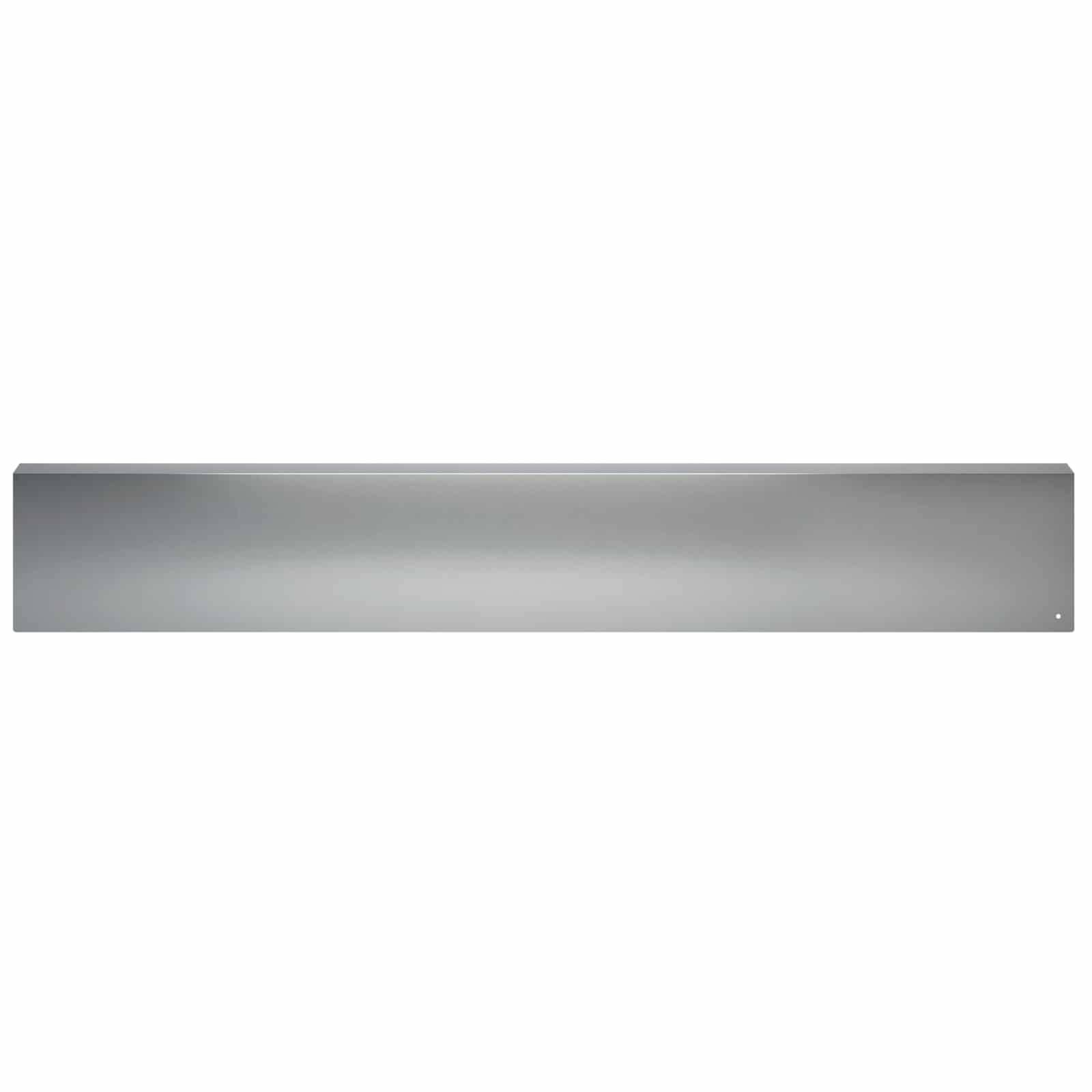 Ein langer, schmaler grauer Metallregal oder eine Stange, die horizontal auf weißem Hintergrund montiert ist.