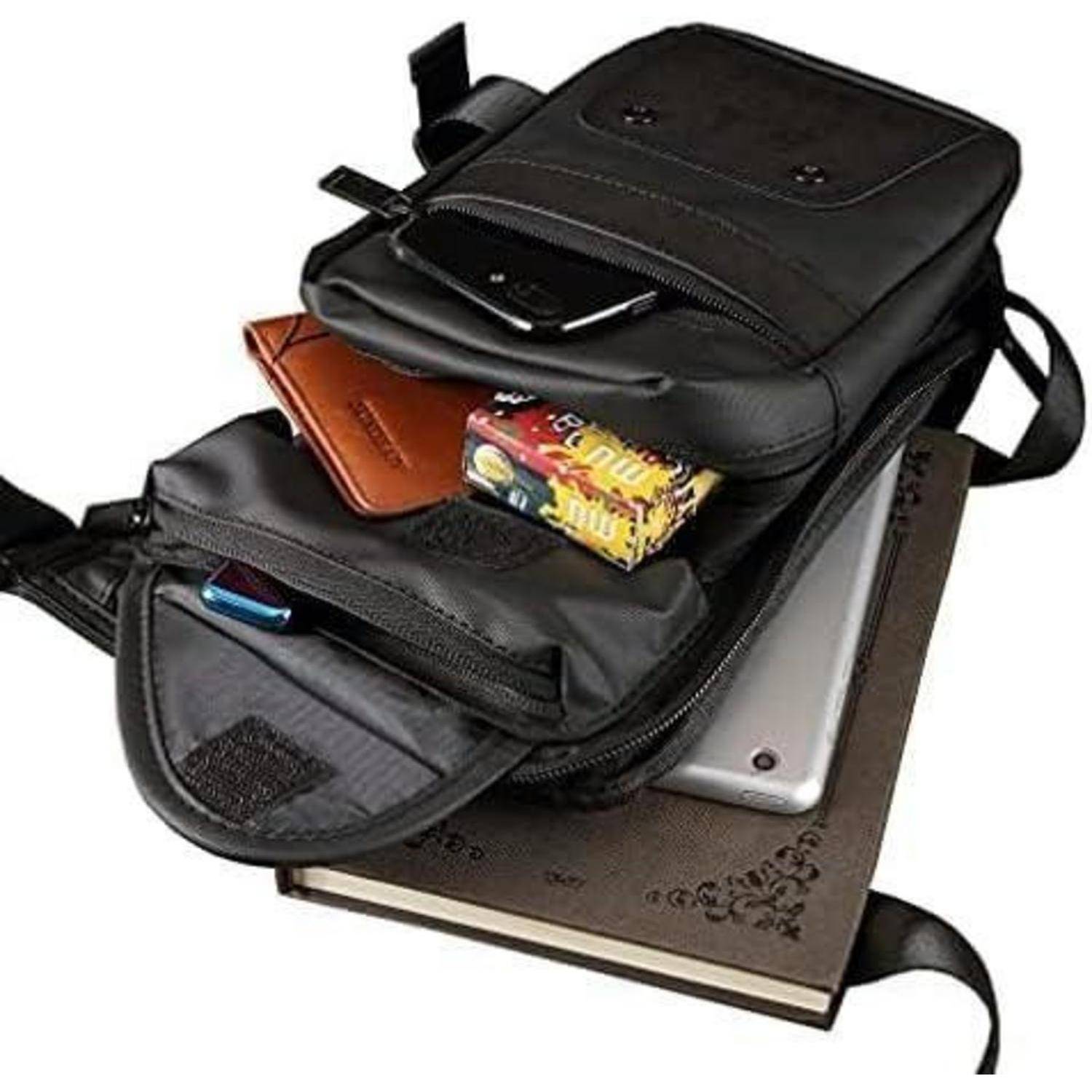 Schwarze Mehrtaschen-Organizertasche auf einem Buch, die verschiedene Gegenstände wie ein Telefon, Geldbörse und Snacks in Fächern zeigt.