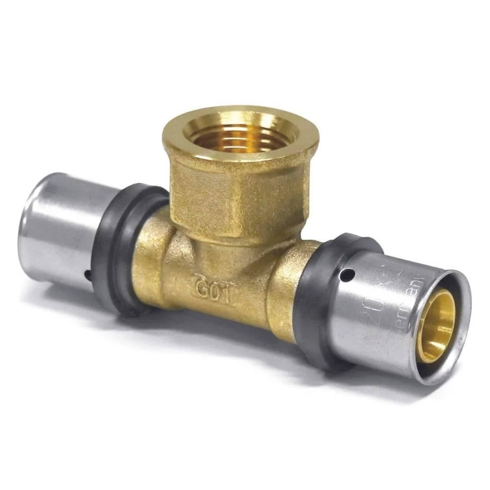 Messing-Installationstee-Formstück mit Gewindeöffnung oben und zwei silbernen Pressfittings an den Seiten auf weißem Hintergrund.