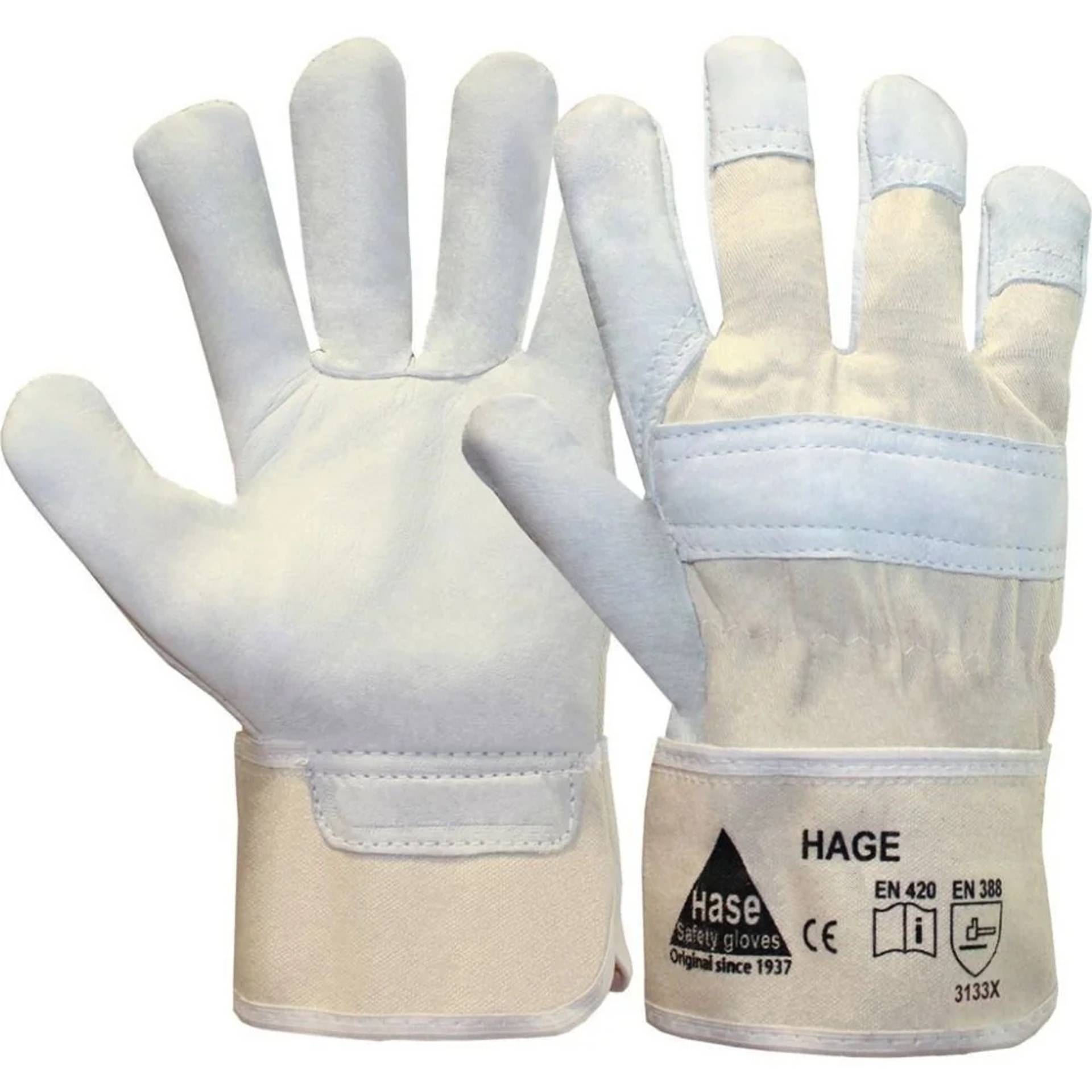Paar weiße Arbeitshandschuhe, Handflächen- und Rückseite abgebildet, mit beigefarbigen Manschetten und Hase Safety Gloves Branding sowie Sicherheitsnorm-Kennzeichnungen.