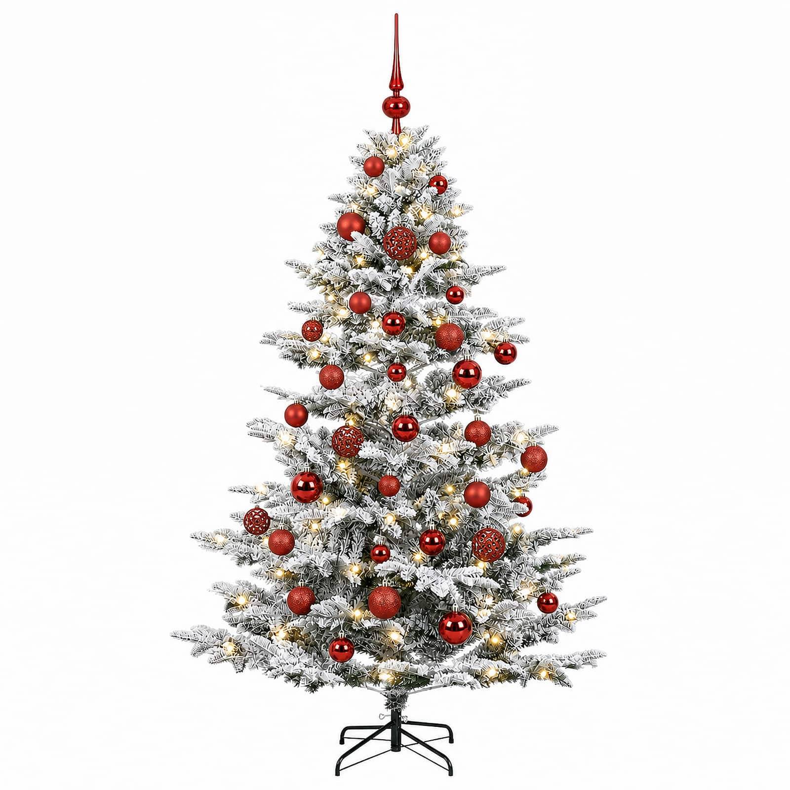 Dekorierter künstlicher Weihnachtsbaum mit weißer Schneeflockenbeschichtung, roten Kugeln und einer roten Spitze auf einem Ständer vor einem schlichten Hintergrund.