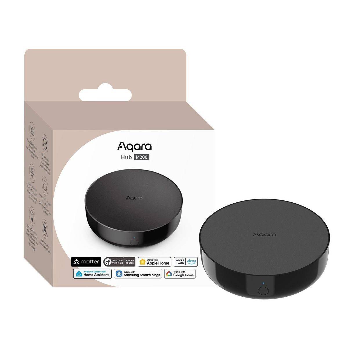 Aqara Hub M200 Smart-Home-Hub, gezeigt mit seiner Einzelhandelverpackung, einem schwarzen runden Gerät und Kompatibilitäabzeichen für Matter, Apple Home, Alexa, Home Assistant, Samsung SmartThings und Google Home.