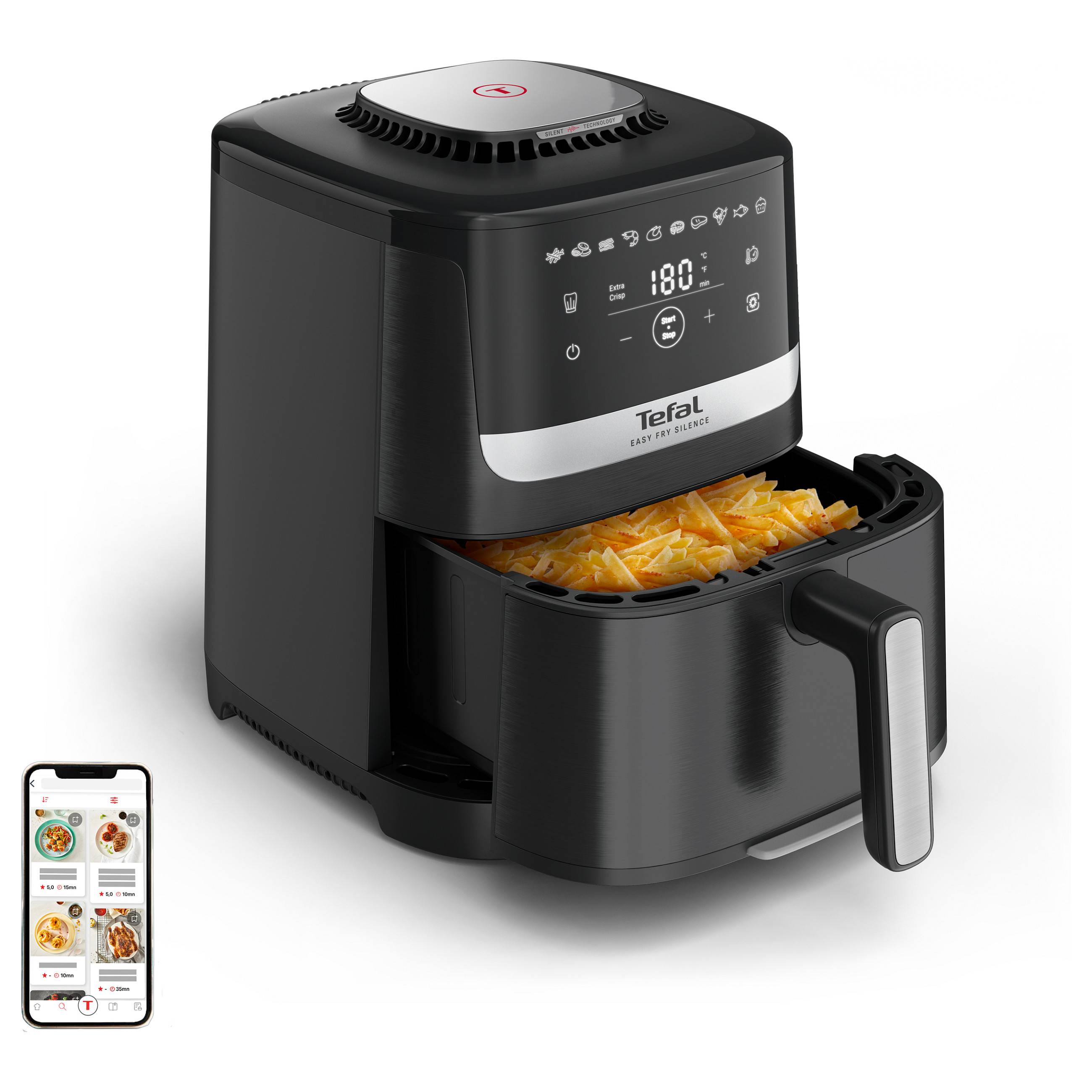 Schwarze Tefal-Heißluftfritteuse mit digitalen Bedienelementen und einem herausgezogenen Korb mit Pommes, gezeigt neben einer Smartphone-App-Anzeige zur Fernsteuerung des Kochvorgangs.