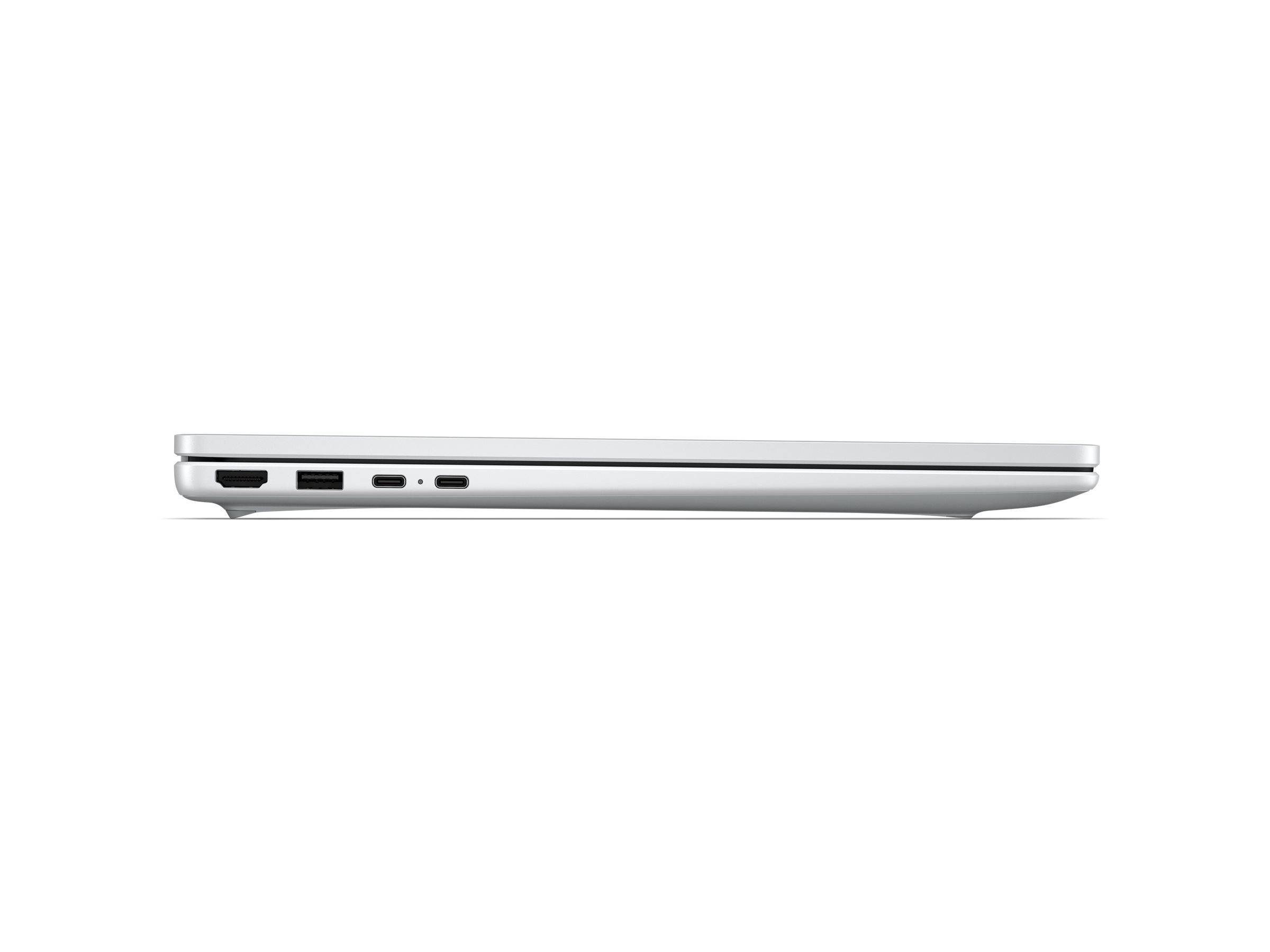 Seitenansicht eines silbernen Laptops, geschlossen vor weißem Hintergrund, wobei sein dünnes Profil und die Seitenports hervorgehoben werden.