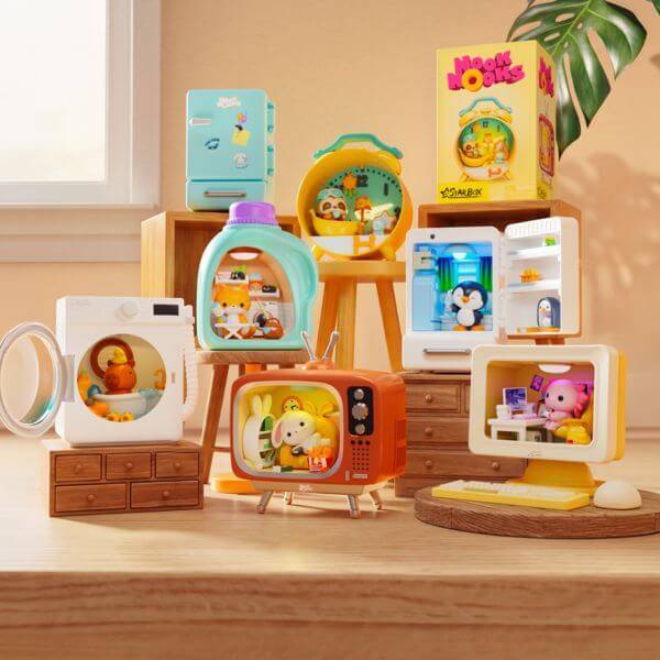 Miniatur-Spielzeuggeräte und Retro-Fernseher auf einem Tisch angeordnet, von denen jedes winzige Cartoon-Figuren zeigt, mit einer „Nook Ooks"-Box im Hintergrund.