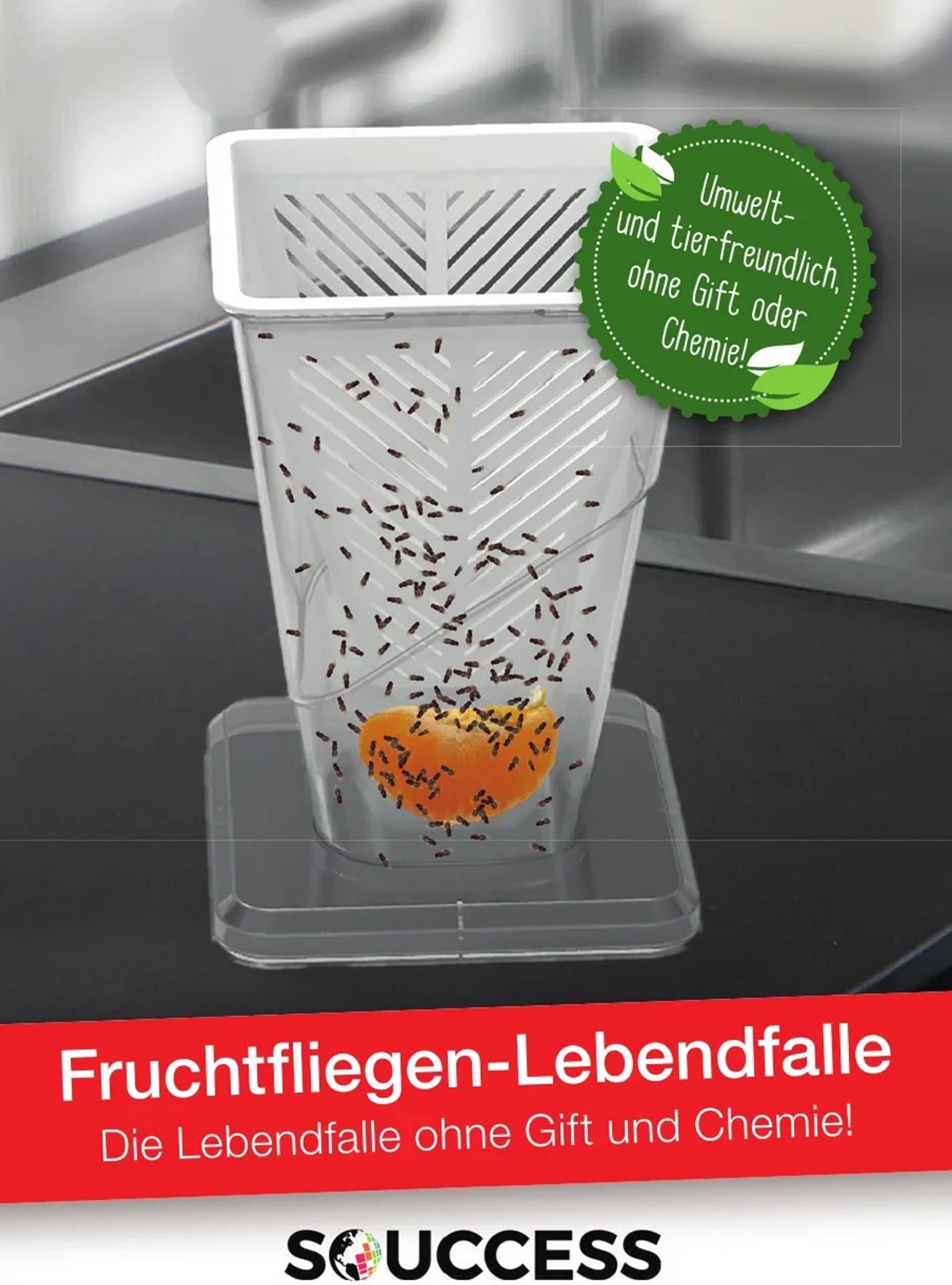 Weiße Fruchtfliegenfalle mit orangegelbem Köder, der Fliegen fängt; deutscher Text sagt „Fruchtfliegen-Lebendfalle" und „Die Lebendfalle ohne Gift und Chemie!"