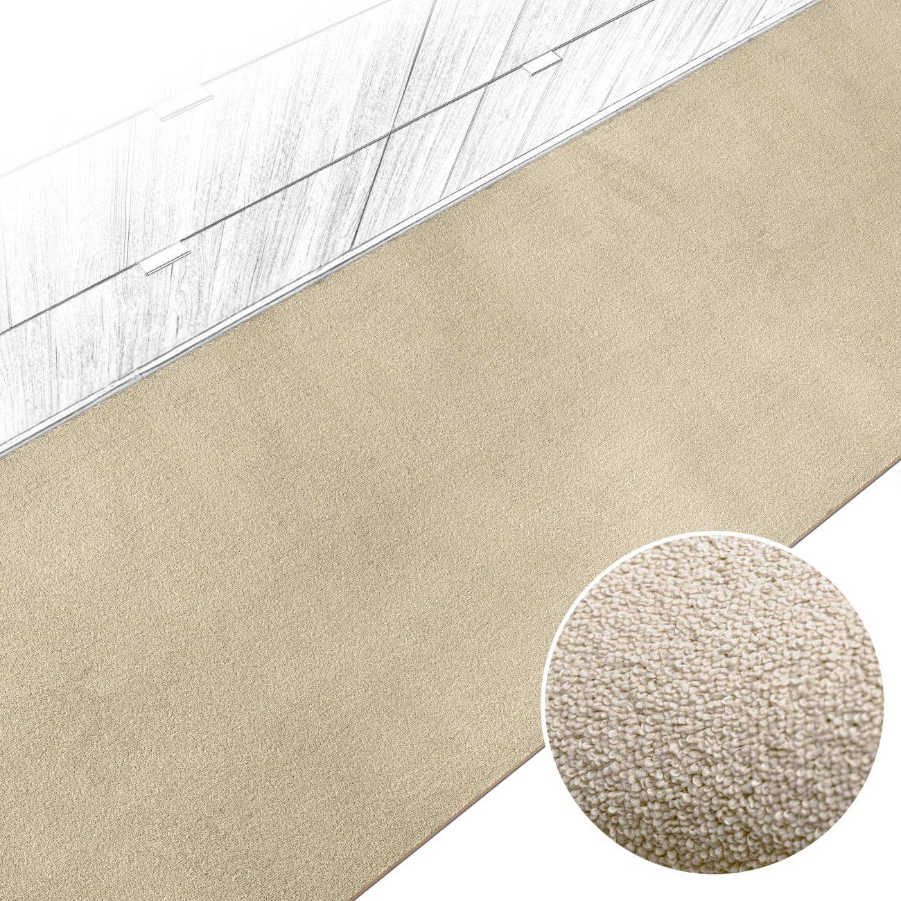 Beige strukturierter Läuferteppich, der entlang einer Wand platziert ist, mit einer kreisförmigen Nahaufnahme, die die gewebte Flortextur zeigt.