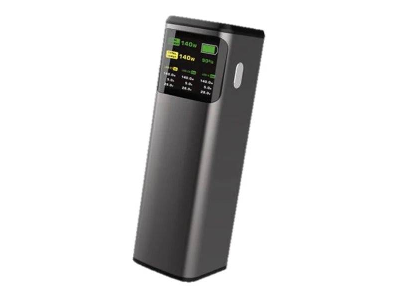 Hohe schwarze tragbare Powerbank mit Display zur Anzeige des Akkuladestands und 140W Ladeleistung.