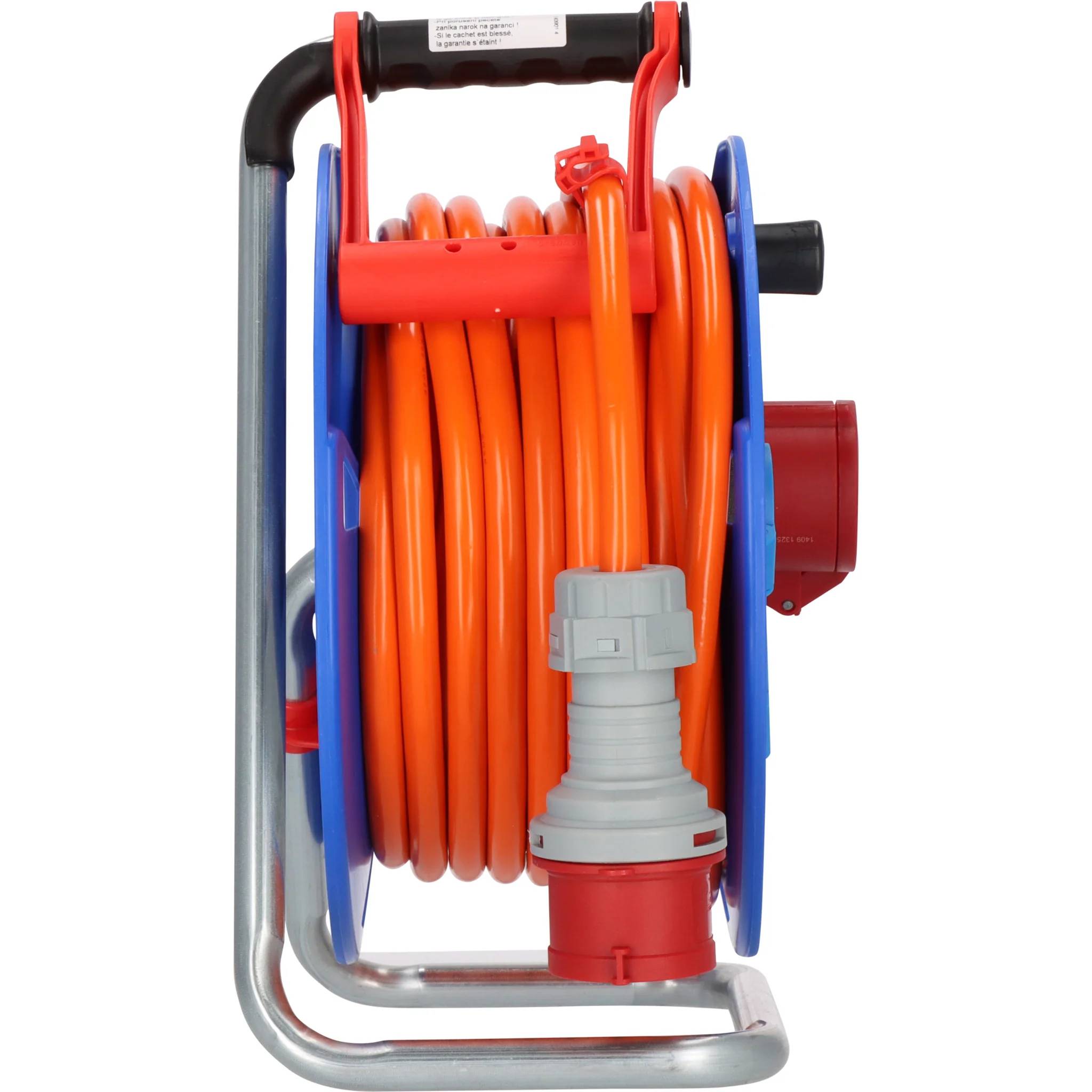 Tragbare Schlauchspule mit aufgewickeltem orangefarbenem Schlauch, grauem Griff-Rahmen und rot-blauen Befestigungsbeschlägen auf weißem Hintergrund.