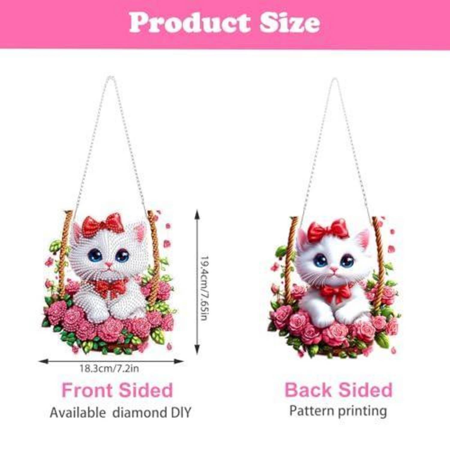 Produktgrößentabelle mit einer katzenförmigen Hängendekoration, 19,4 cm hoch und 18,3 cm breit, mit Vorder- und Rückansichten gekennzeichnet als „Front Sided" und „Back Sided"".