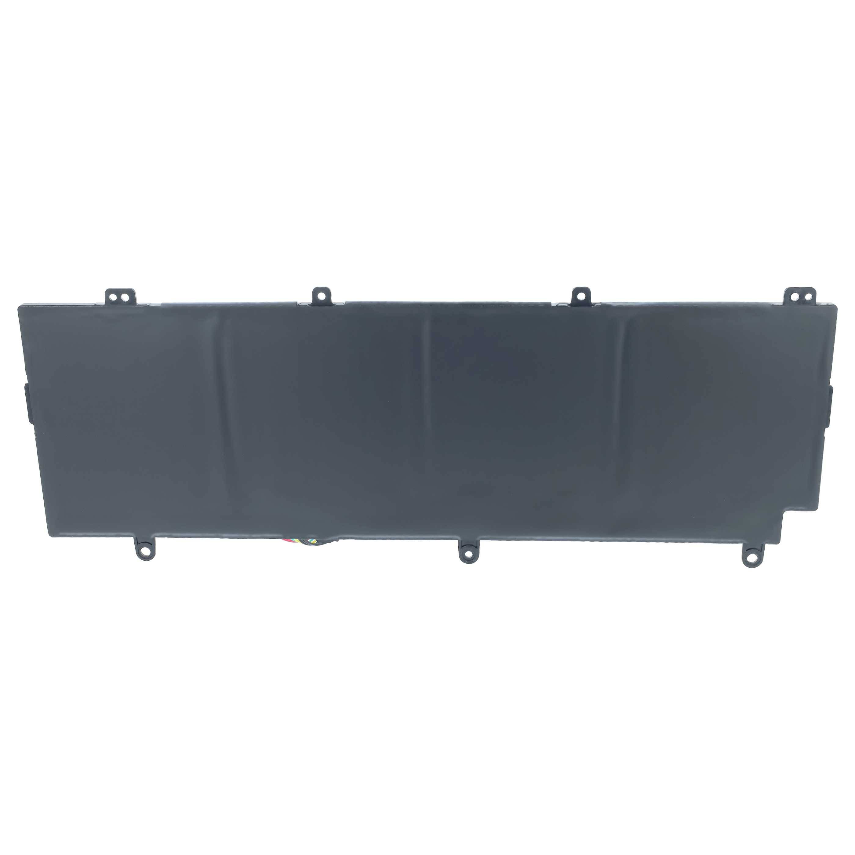 Schwarzes rechteckiges Batteriepaket mit Befestigungslaschen auf weißem Hintergrund.