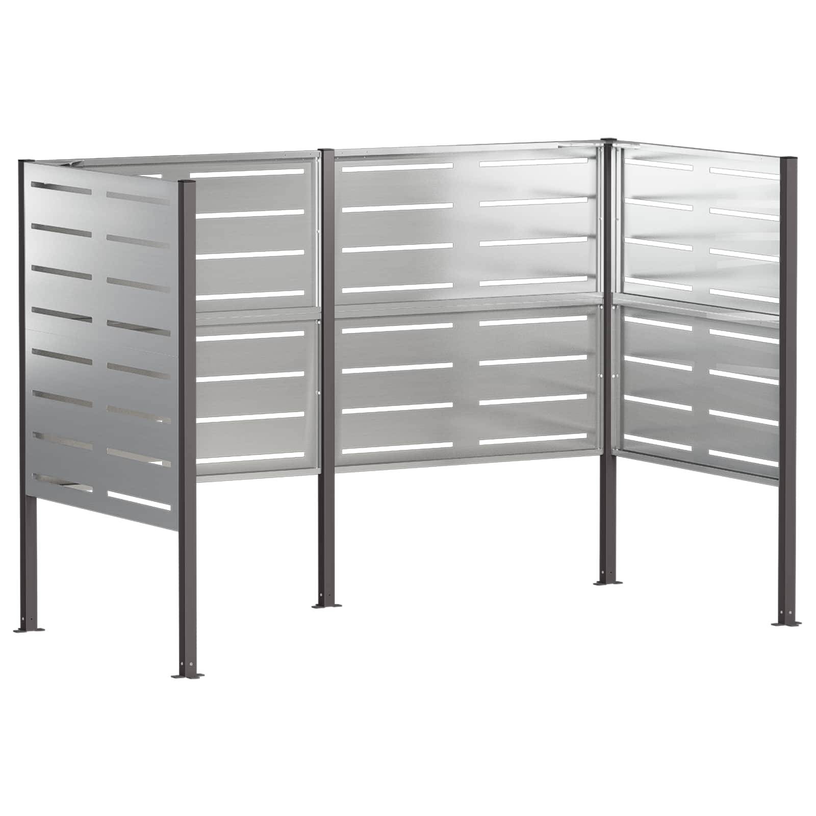 Ein grauer Metallsichtschutz für den Außenbereich mit drei Paneelen, Lamellenpaneelen und Stützpfosten, auf weißem Hintergrund dargestellt.