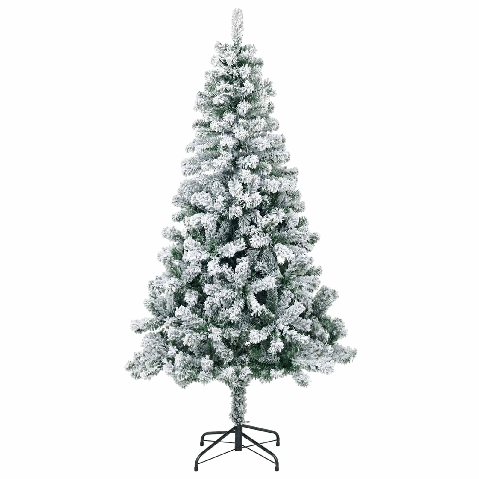 Schneebedeckter künstlicher Weihnachtsbaum auf schwarzem Metallständer, zentriert auf weißem Hintergrund.