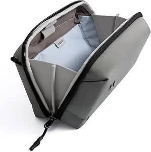 Graue Laptop-Schutztasche mit Reißverschluss, offen, um das gepolsterte Innere und ein Gerät darin zu zeigen.