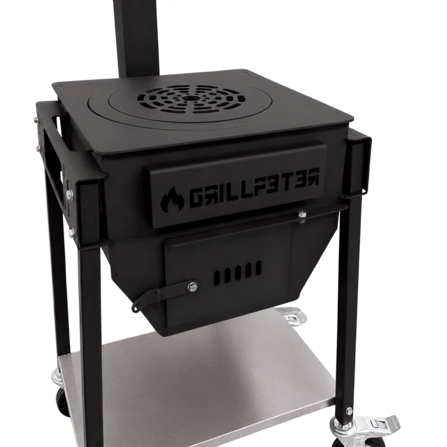 Schwarzes Metall-Außengrill-/Feuerschalen-Set auf fahrbarem Gestell mit unterer Ablage und belüfteter Frontzugangstur.