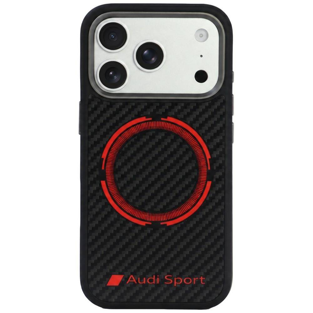 Schwarze Carbon-Faser-Handyhülle mit roter Kreisgrafikund „Audi Sport"-Logo, von hinten abgebildet mit dreifachem Kameraausschnitt.