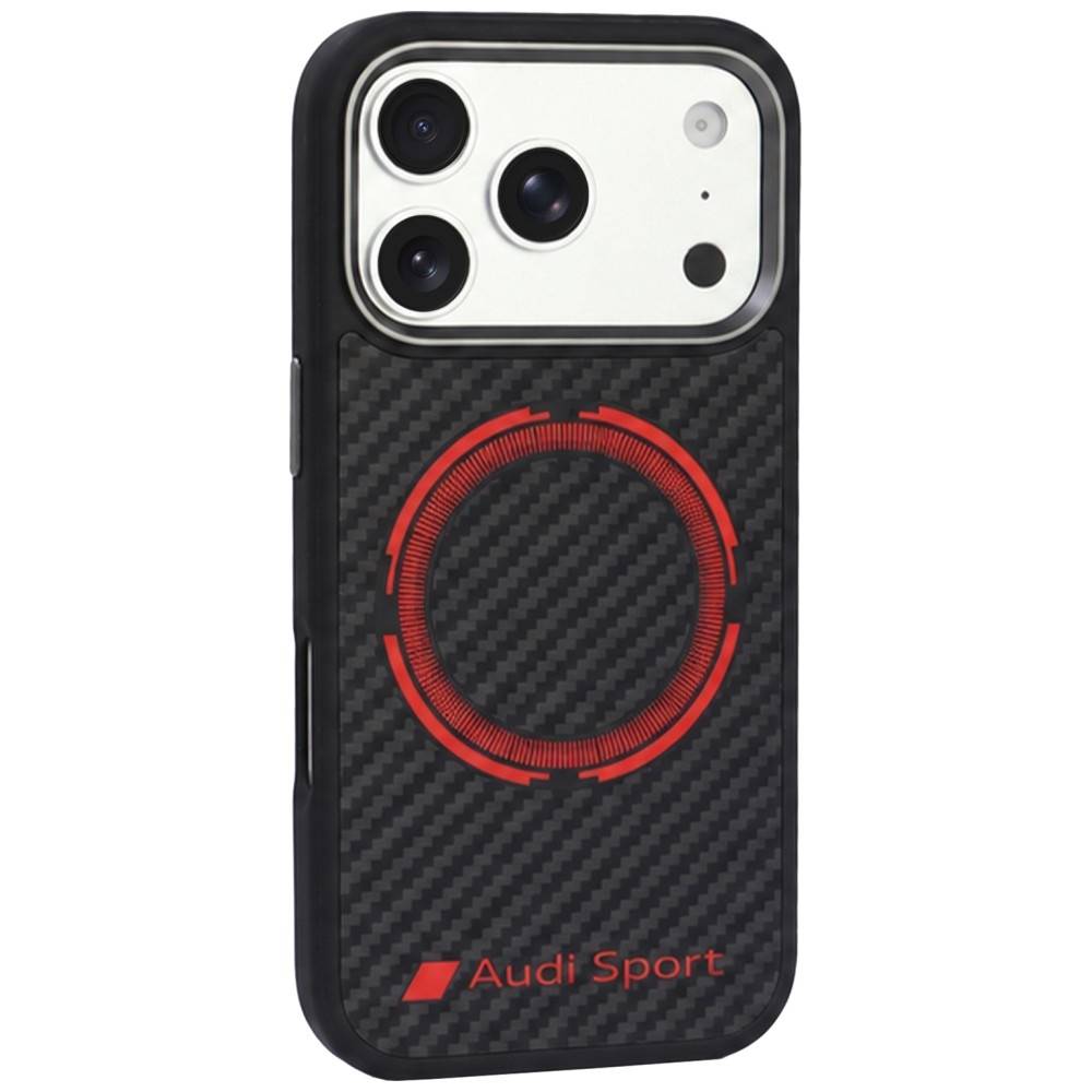 Schwarze Audi Sport Handyhülle mit Kohlefaser-Muster, rotem kreisförmigem Ring-Grafikdesign und dreifachem Kamera-Ausschnitt oben.