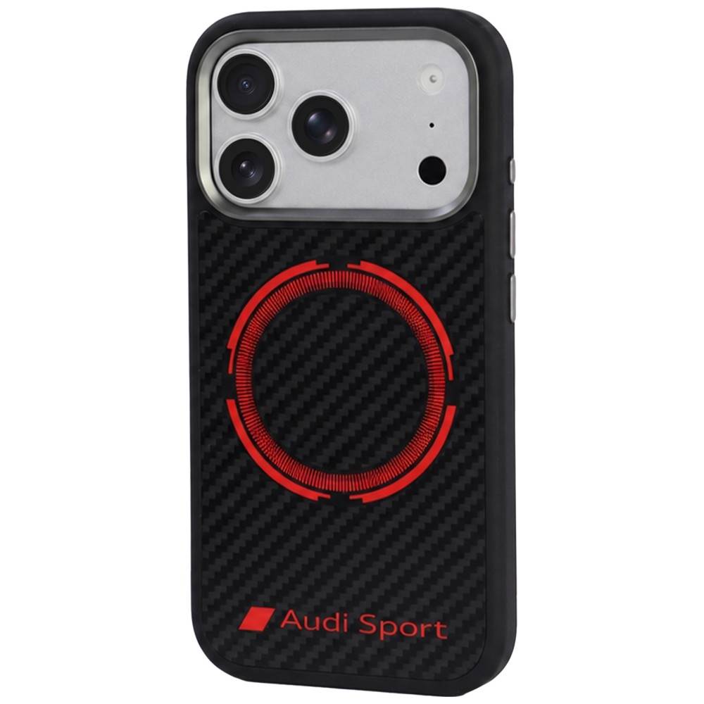 Schwarze Kohlefaser-Handyhülle mit rotem rundem Audi Sport-Logo und Branding, gezeigt mit einem Smartphone mit Dreifachkamera.