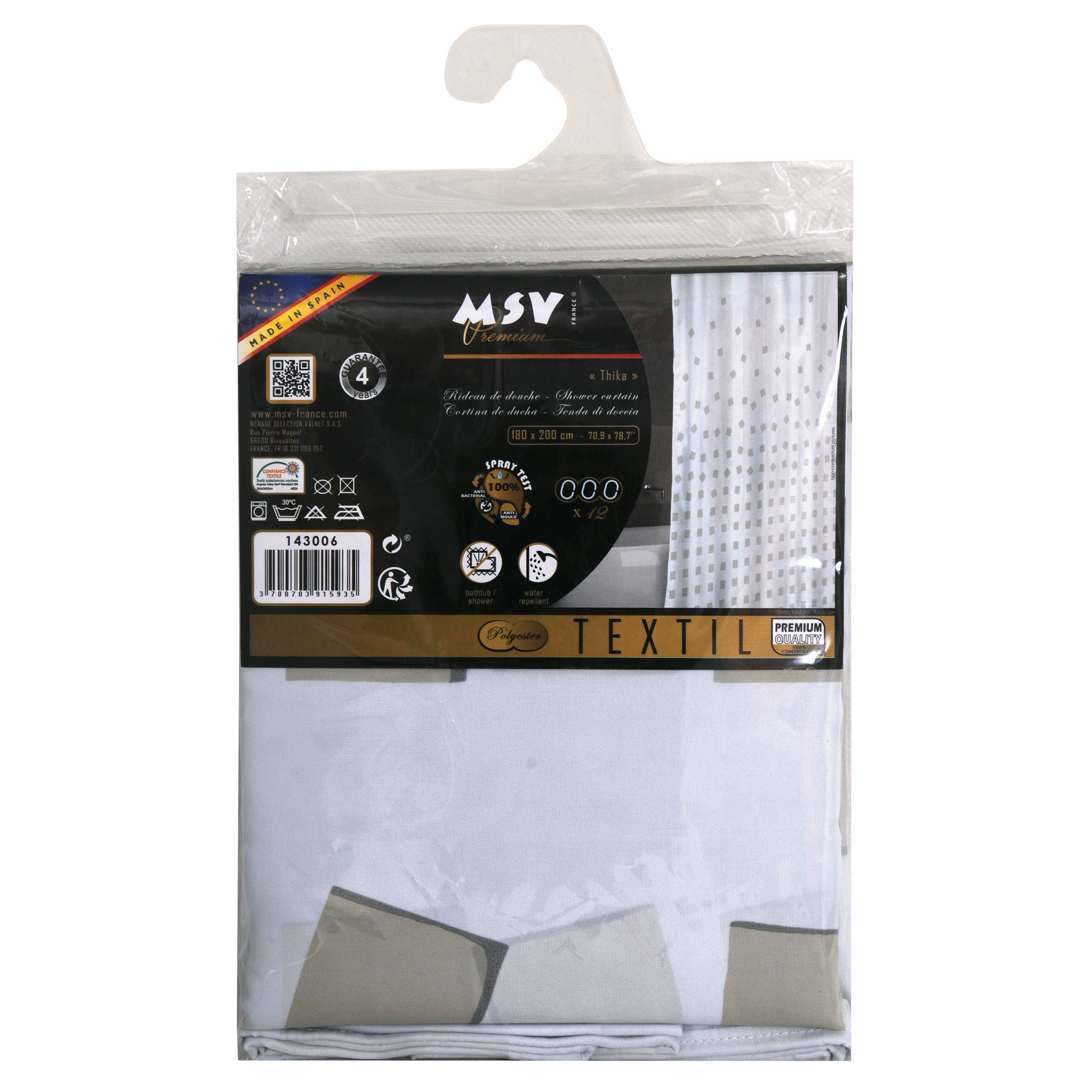 Verpacktes weißes Textil- oder Gardinenpanel mit durchsichtiger Hänge-Displaytasche, schwarzem und goldenem MSV-Etikett und sichtbarem gemustertem Stoffmuster oben rechts.