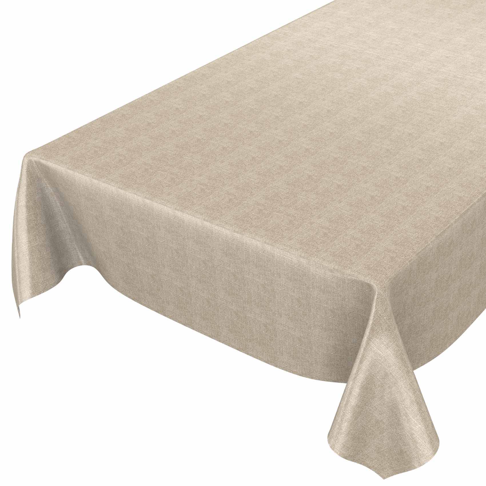 Beigefarbige rechteckige Tischdecke über einem Tisch drapiert, mit herabhängenden Ecken und einer texturierten Stoffoptik.