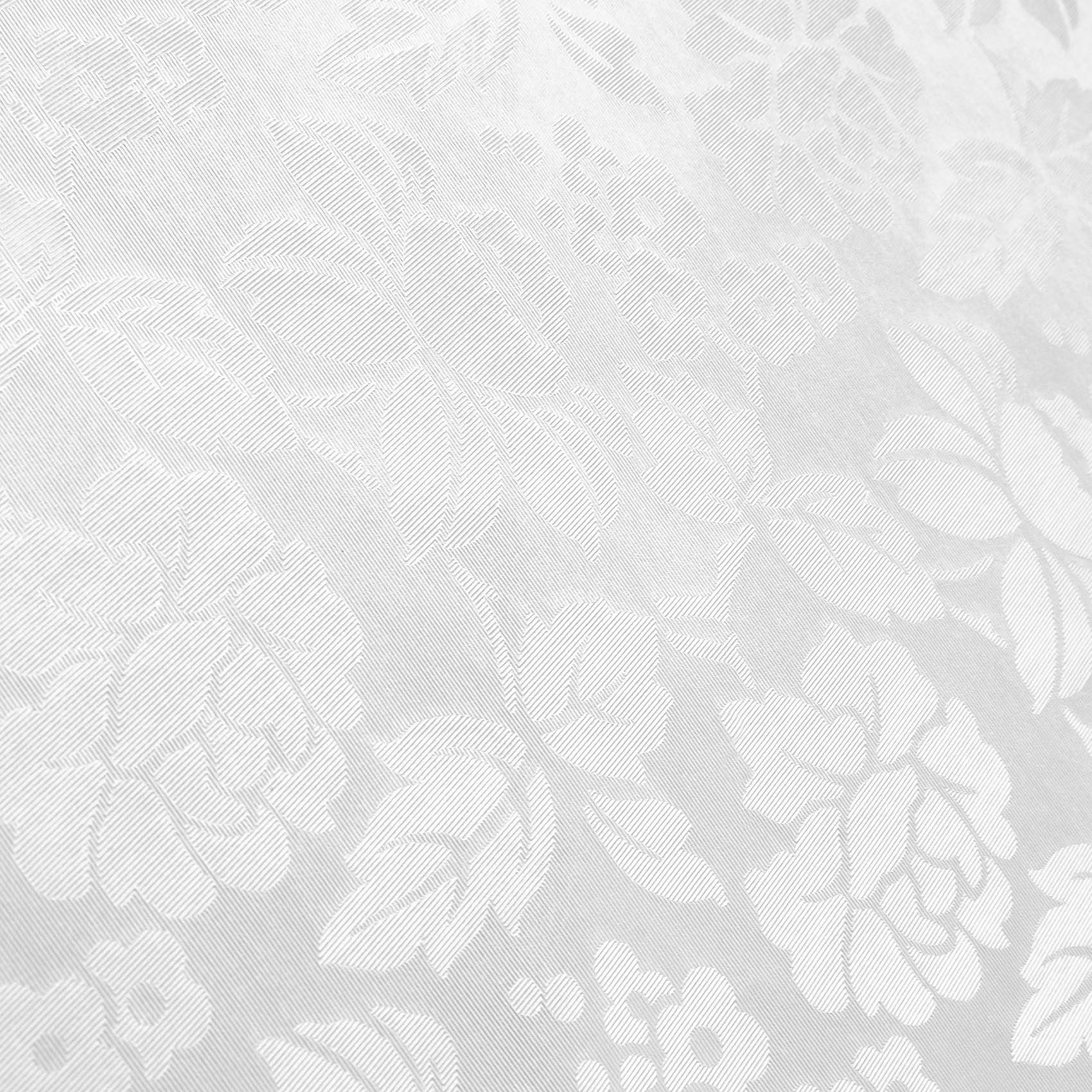 Hellgraues Blüten- und Blatmuster auf strukturiertem Hintergrund mit weichem, geprägtem Dekordesign.