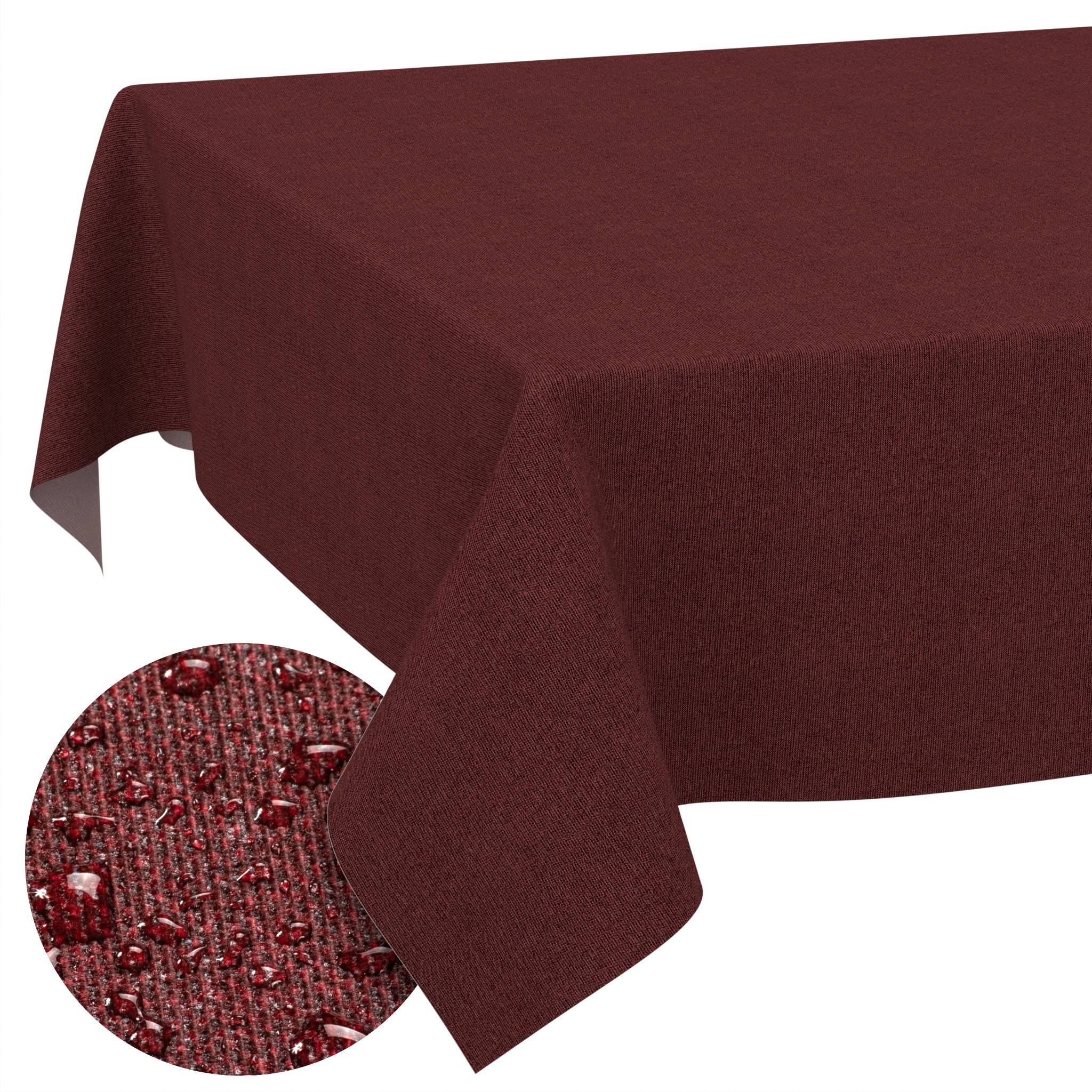 Dunkelrote strukturierte Tischdecke, die über einem rechteckigen Tisch drapiert ist, mit einer vergrößerten kreisförmigen Einfügung, die die Webtextur des Stoffes und Wassertropfen zeigt.