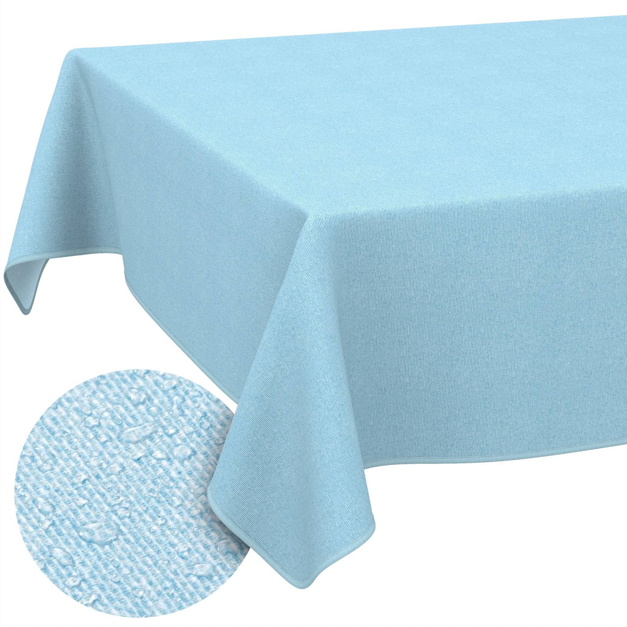 Hellblaue strukturierte Tischdecke, die über einem Tisch drapiert ist, mit einer kreisförmigen Vergrößerung, die die Nahaufnahme des Gewebes zeigt.