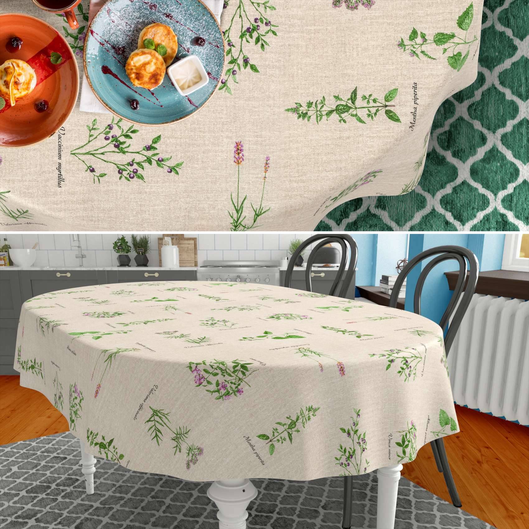 Runder Esstisch mit einer cremefarbenen Tischdecke mit botanischem Muster in einem Küchen-Esszimmer.