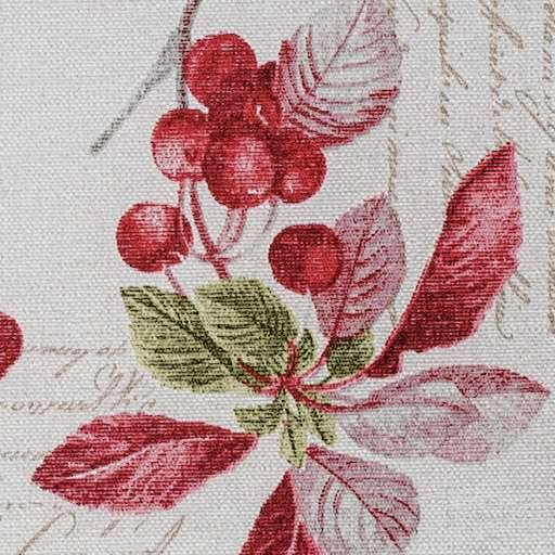 Nahaufnahme eines rot- und rosafarbenen Blattmusters mit Blüten auf strukturiertem Stoff, mit Beeren und grünen Blättern.