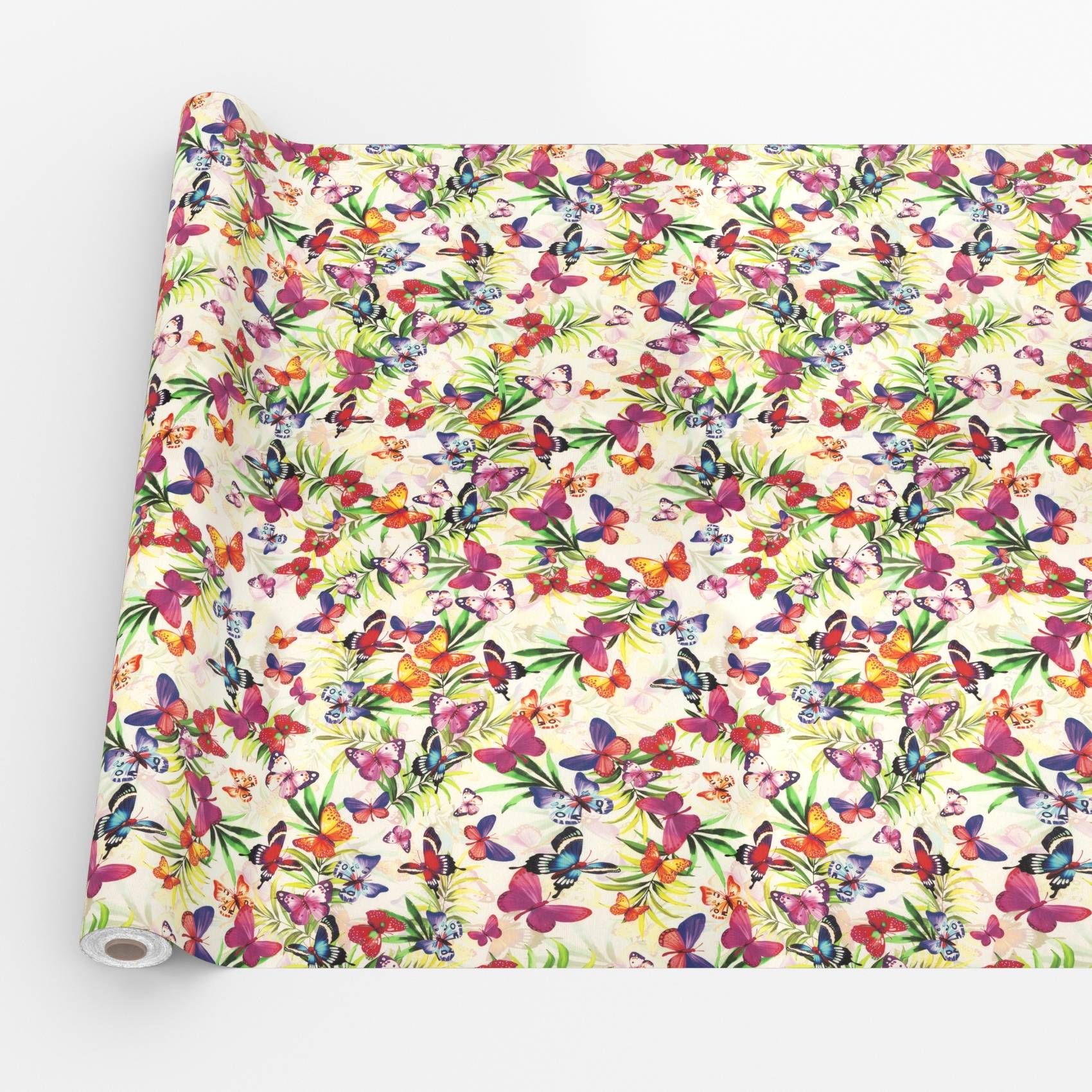 Rolle aus weißem Stoff mit einem farbenfrohen Schmetterlings- und Blumenmuster, flach gegen einen weißen Hintergrund gelegt.