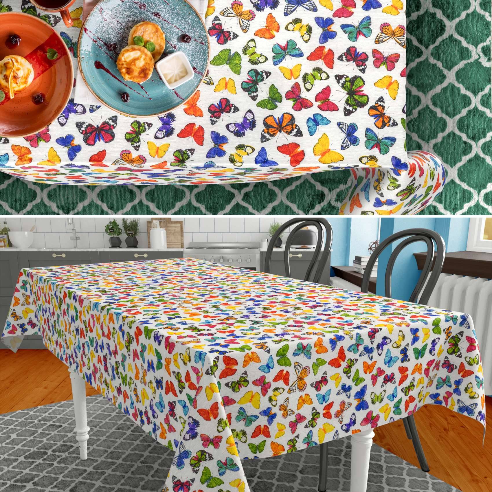 Tischdecke mit Schmetterlingsmuster, die über einen Esstisch in einer Küche drapiert ist, in Nahaufnahme mit passendem Tischgedeck oben gezeigt.