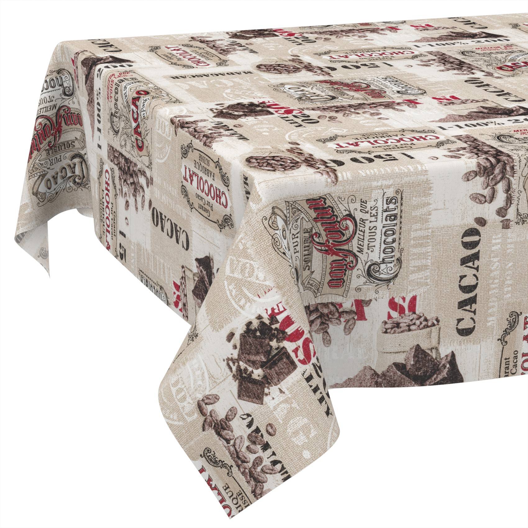 Ein Tisch, der mit einer beigen Tischdecke im Vintage-Stil bedeckt ist, die reisethematische Texte und dekorative Motive aufweist.