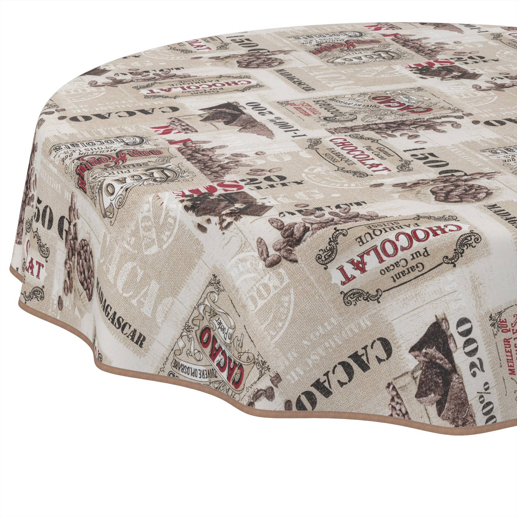 Nahaufnahme einer rechteckigen Tischdecke mit einem vintage französischen Café-Druck in Beige, Rot und Schwarz, die über eine Tischkante drapiert ist.