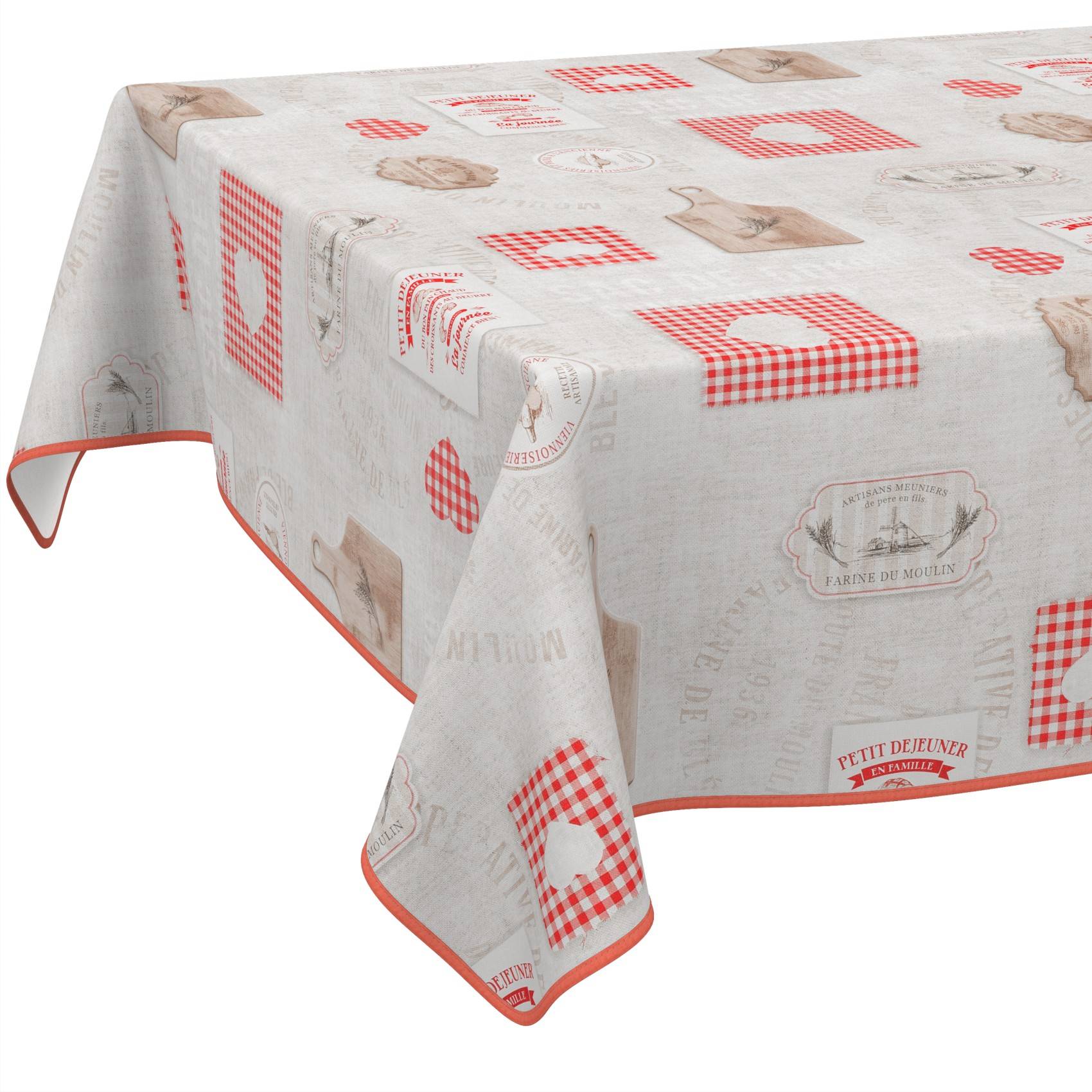 Rechteckige Tischdecke mit beigem französischem Muster und roten Karomuster-Akzenten, über einen Tisch drapiert vor weißem Hintergrund.