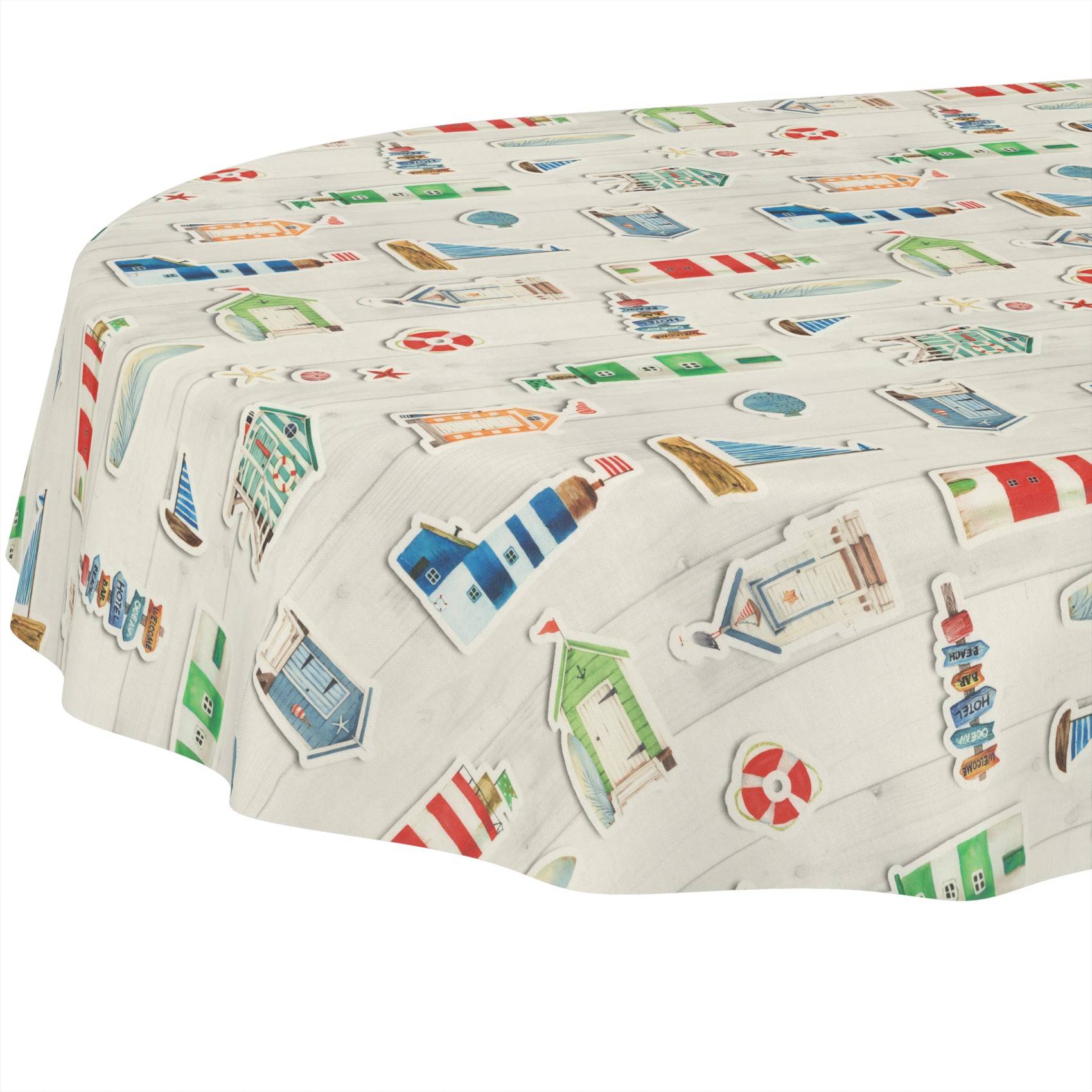 Tisch, bedeckt mit einer weißen Tischdecke, die mit bunten Illustrationen mit Meeres- und Leuchtturm-Motiven bedruckt ist.